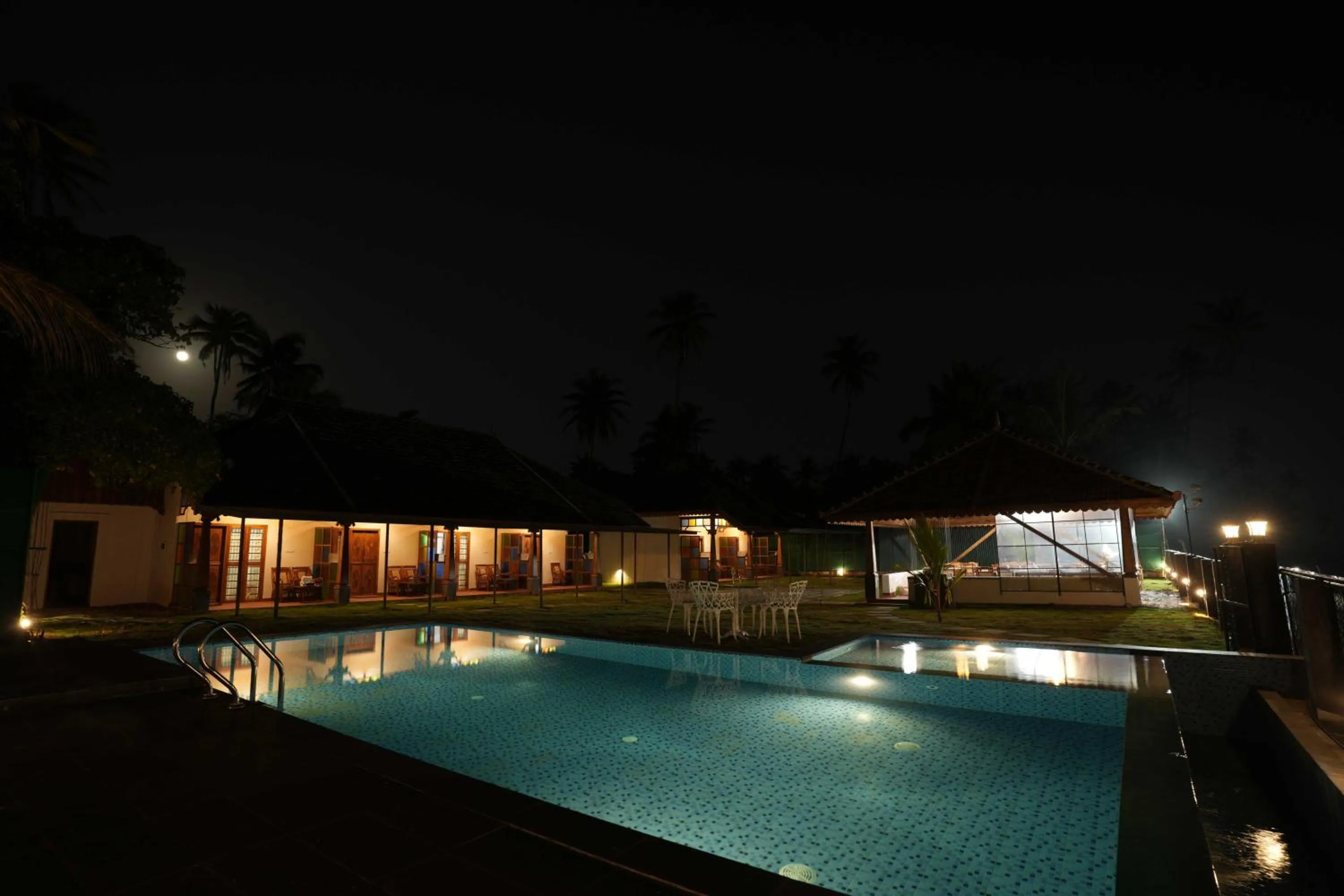 Property building in Ragas - Marari Beach Villa By Perfect Stays