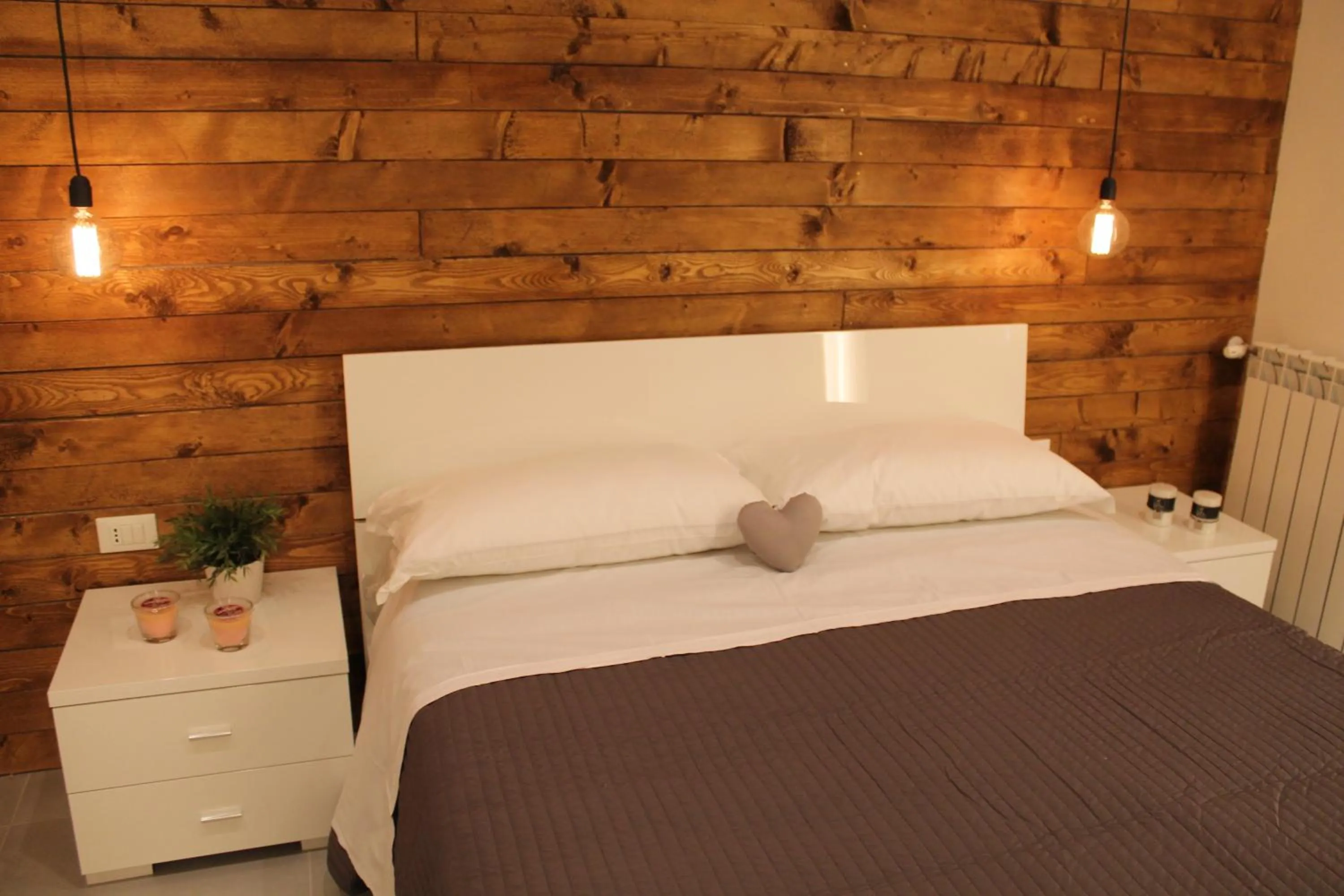 Decorative detail, Bed in B&B Girovagando