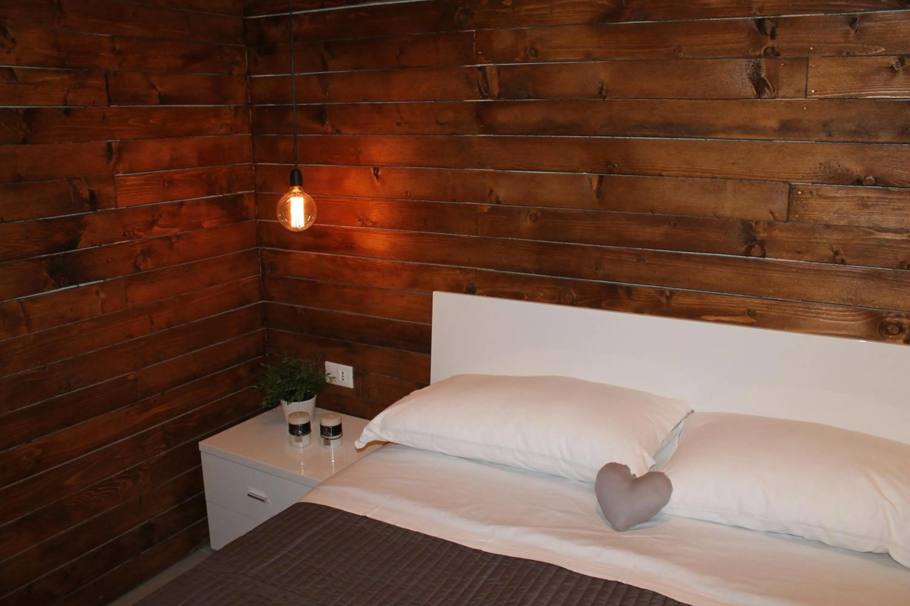 Decorative detail, Bed in B&B Girovagando