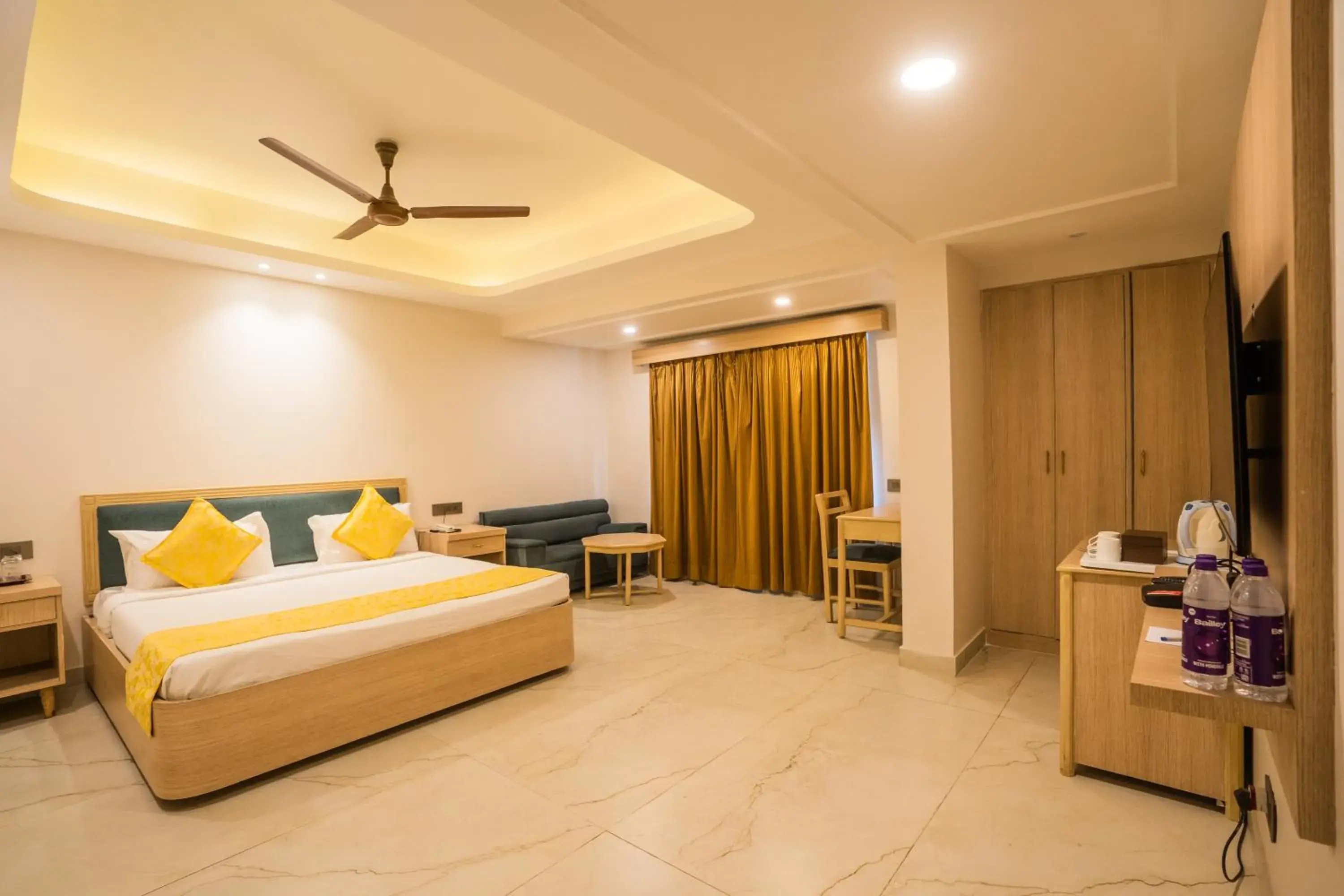 King Room - single occupancy in Hotel Amer Palace King Room - single occupancy in Hotel Amer Palace