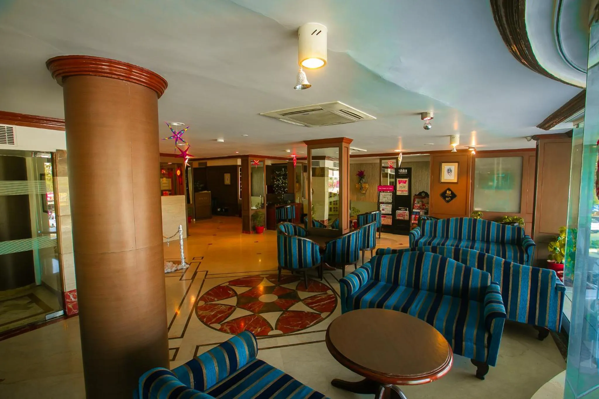 Seating area in Hotel Amer Palace