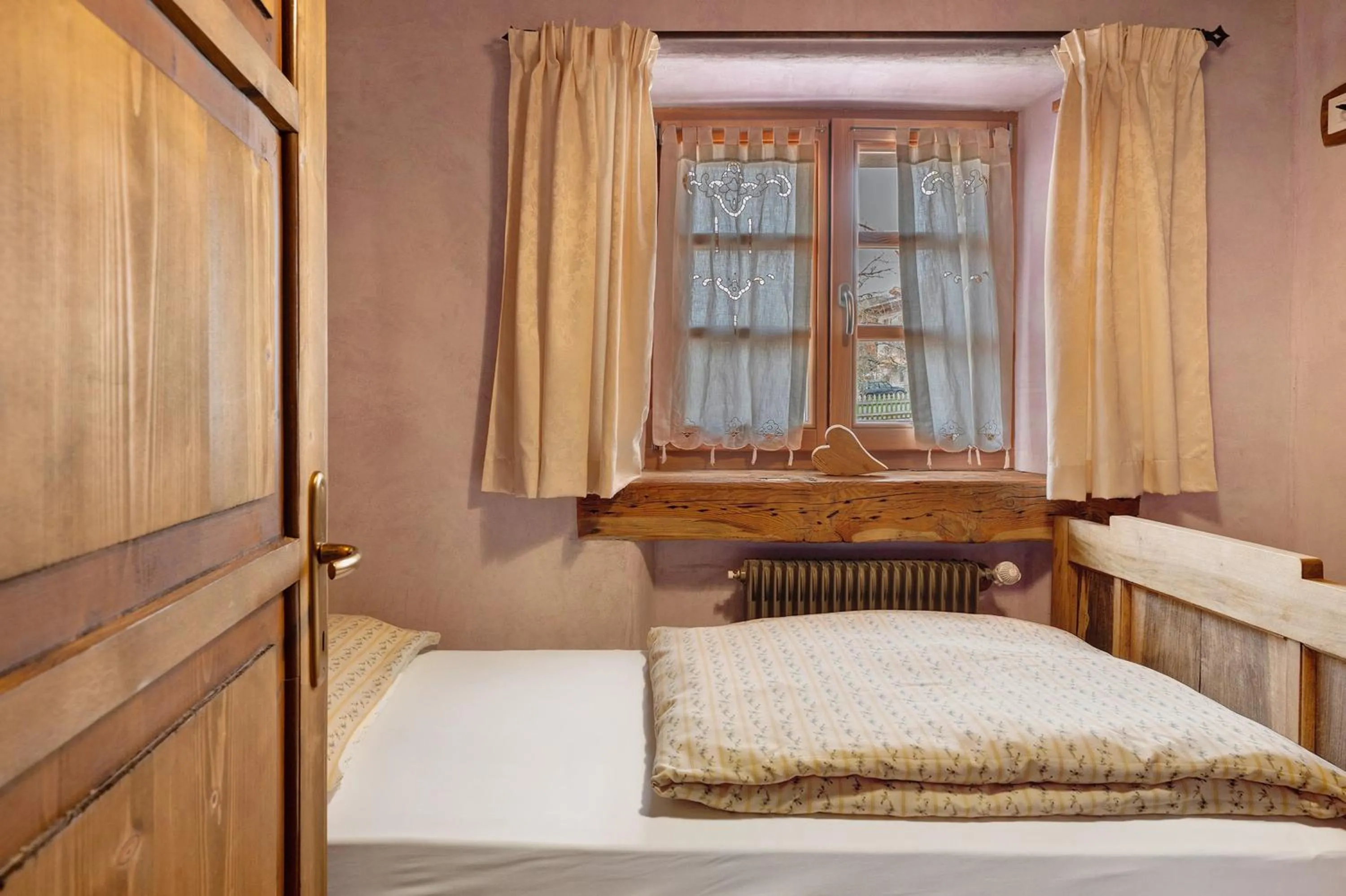 Property building, Bed in Agriturismo Alpenvidehof