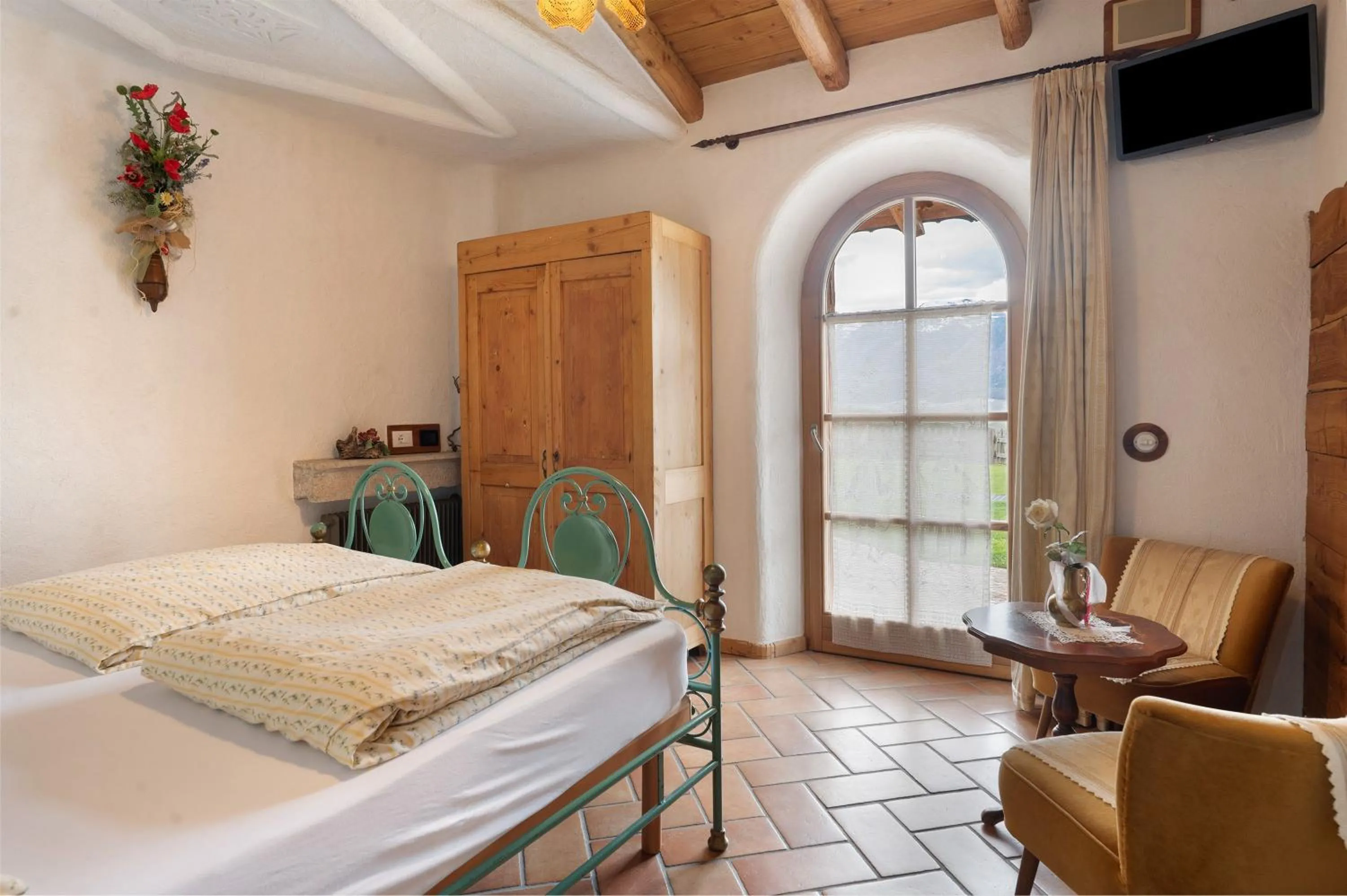 Property building, Bed in Agriturismo Alpenvidehof