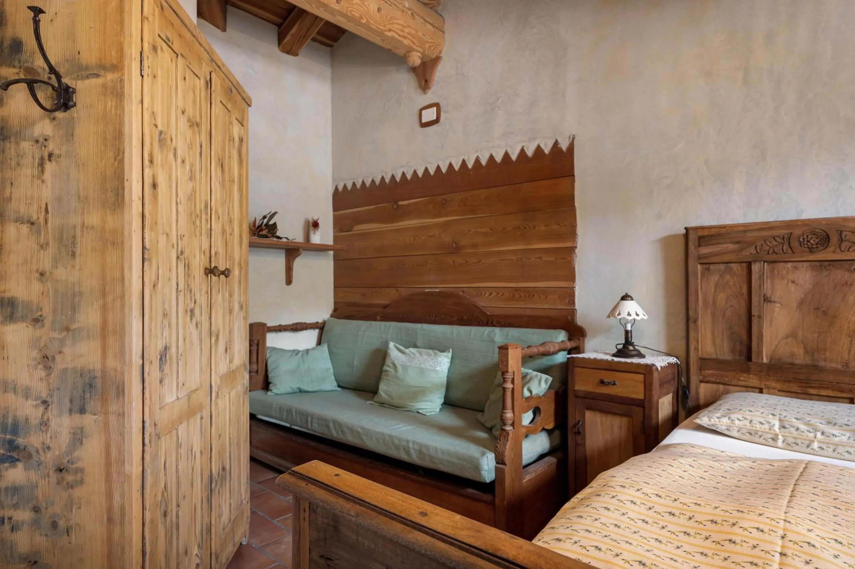 Living room, Bed in Agriturismo Alpenvidehof
