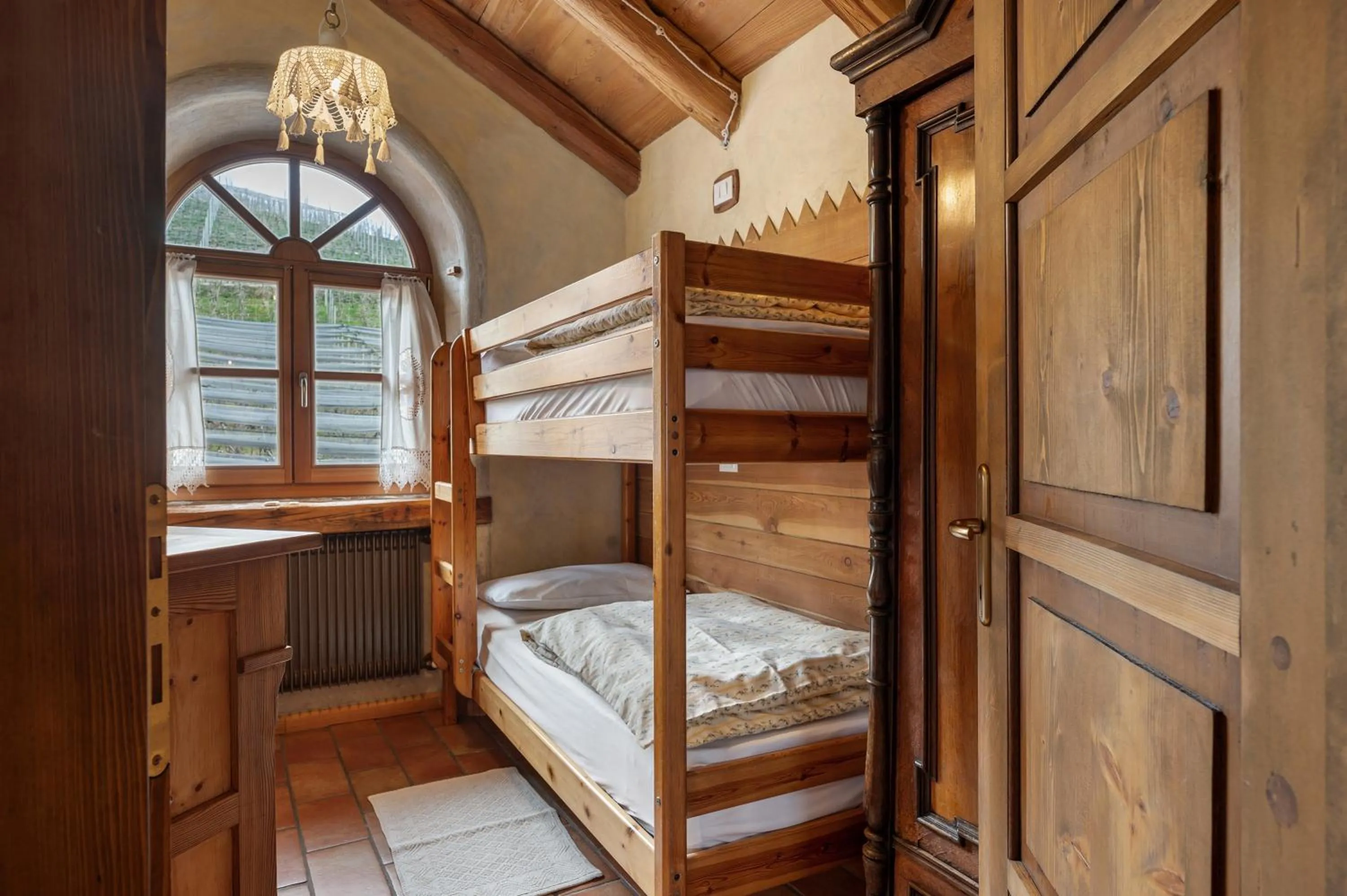 Property building, Bed in Agriturismo Alpenvidehof