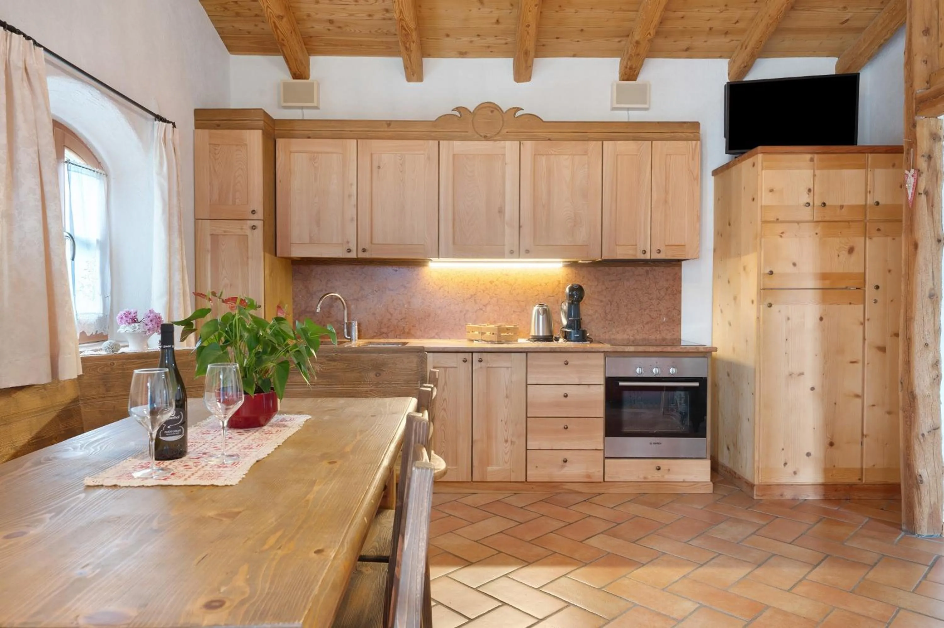 Kitchen or kitchenette in Agriturismo Alpenvidehof