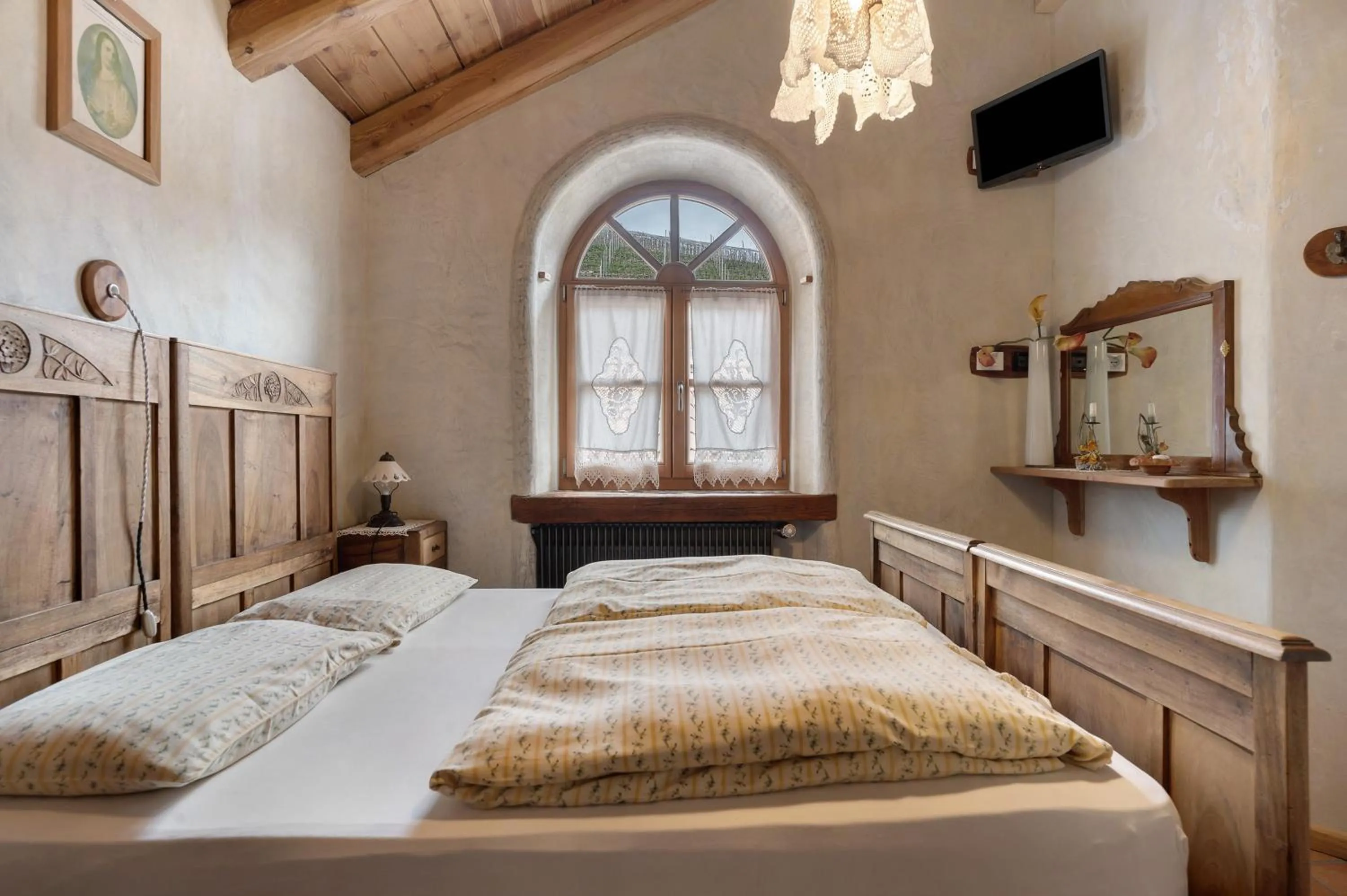 Property building, Bed in Agriturismo Alpenvidehof