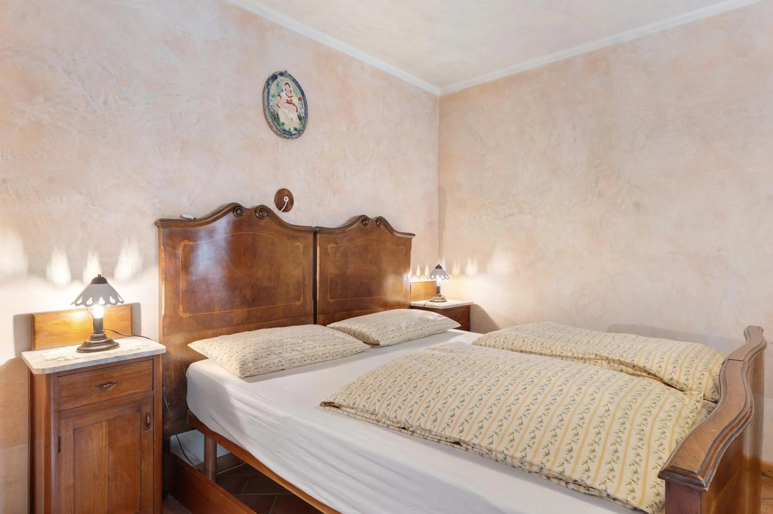 Living room, Bed in Agriturismo Alpenvidehof