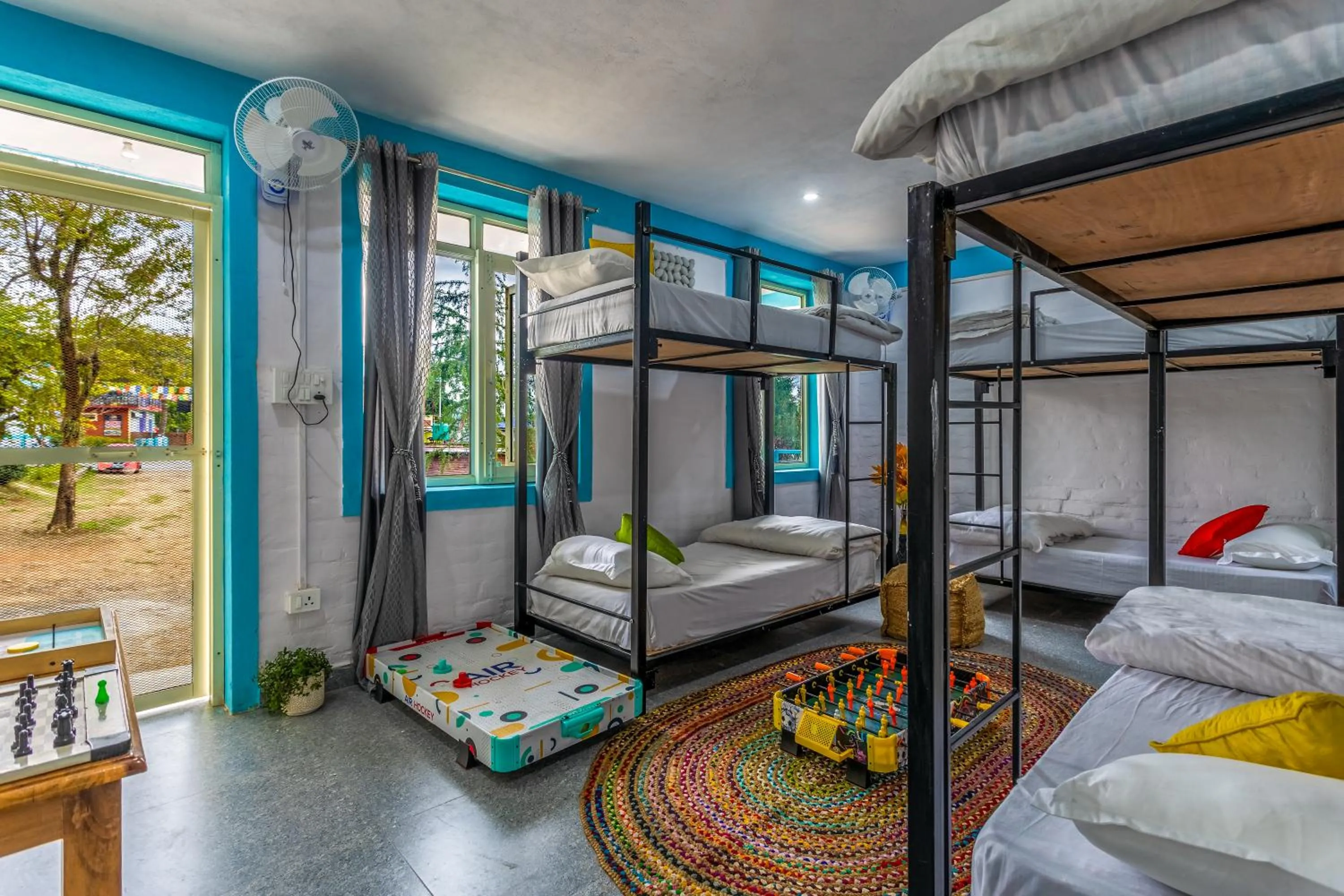 Bed in The Hood