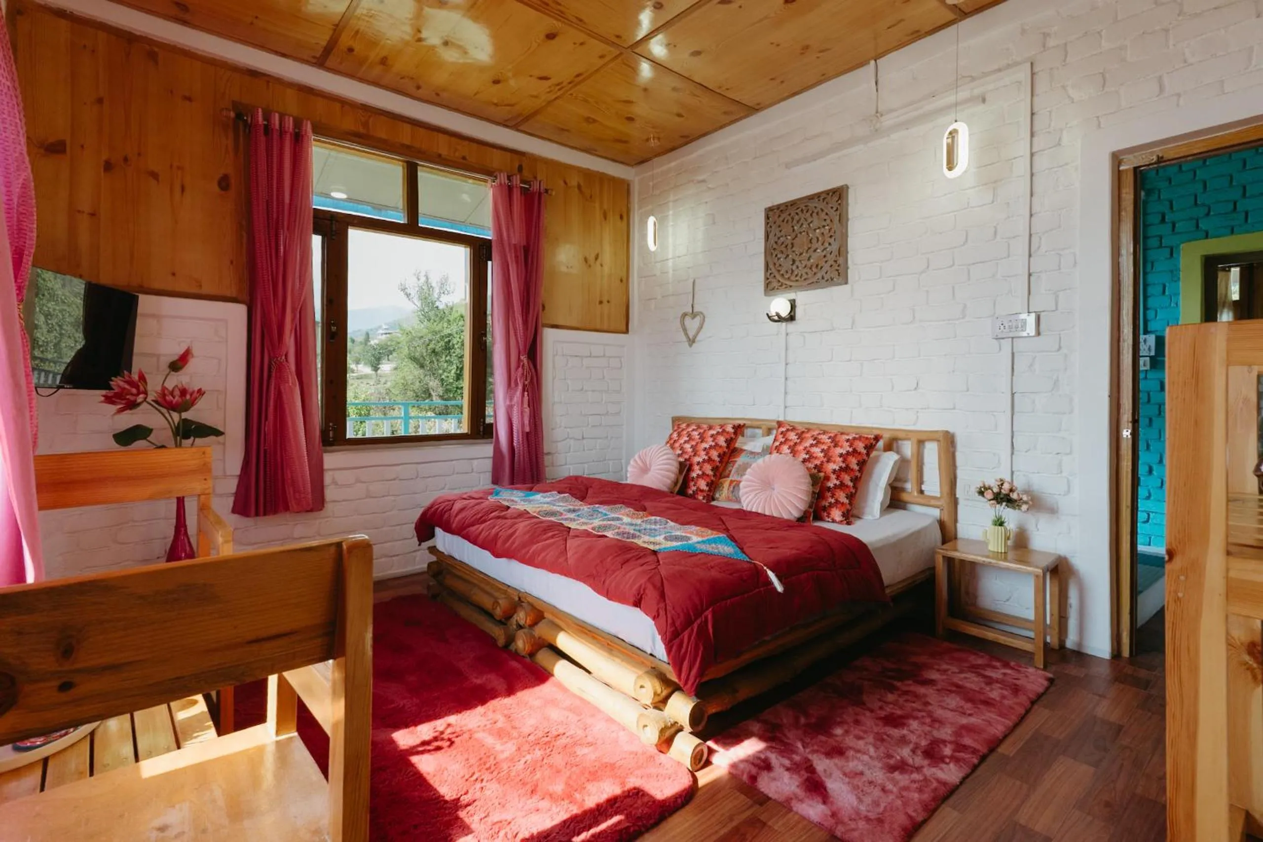Bed in The Hood