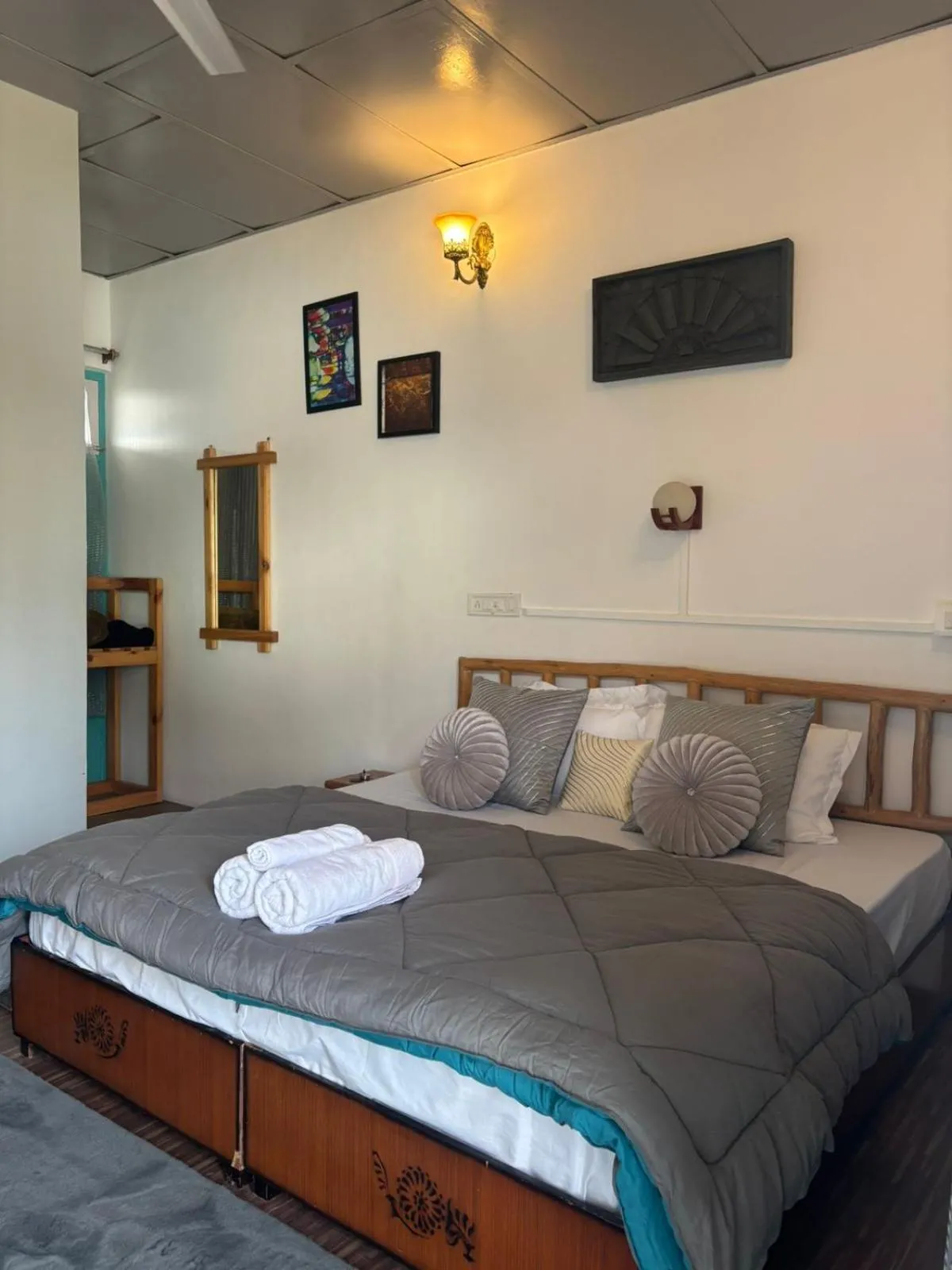 Bedroom, Bed in The Hood