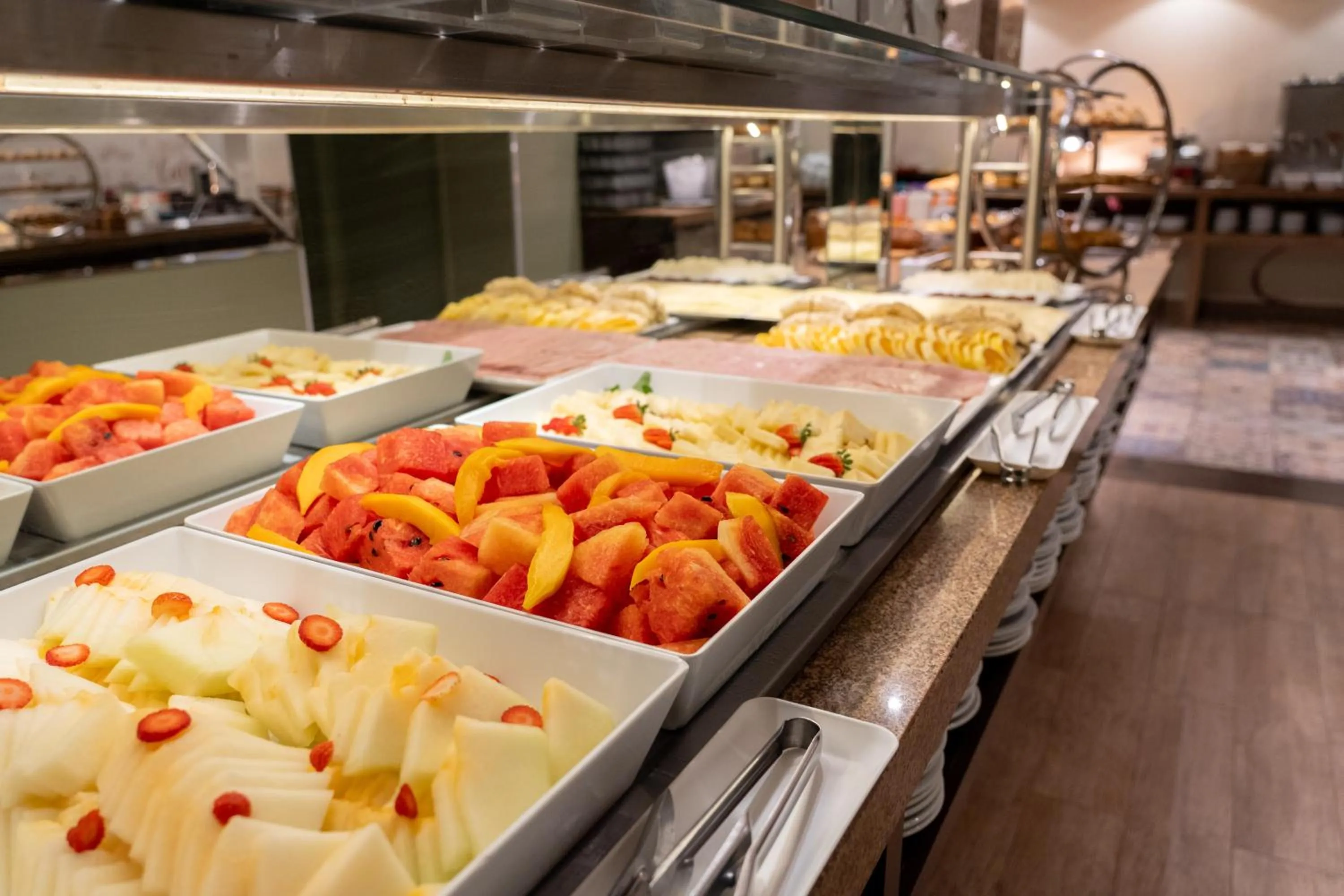 Buffet breakfast in Del Rey Quality Hotel