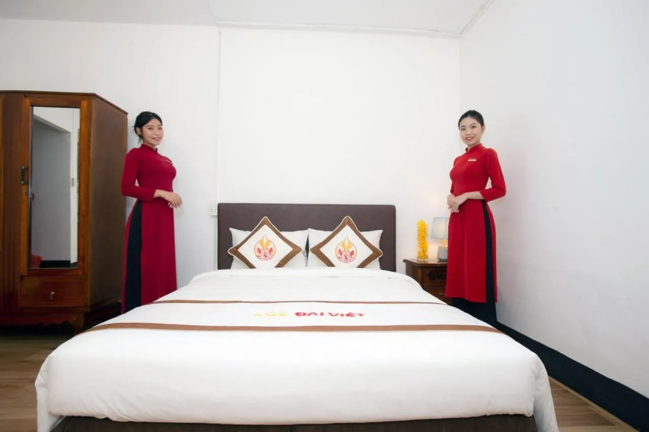 Staff, Bed in THE RICE HOTEL Nong Thon Dai Viet 131 Bui Vien