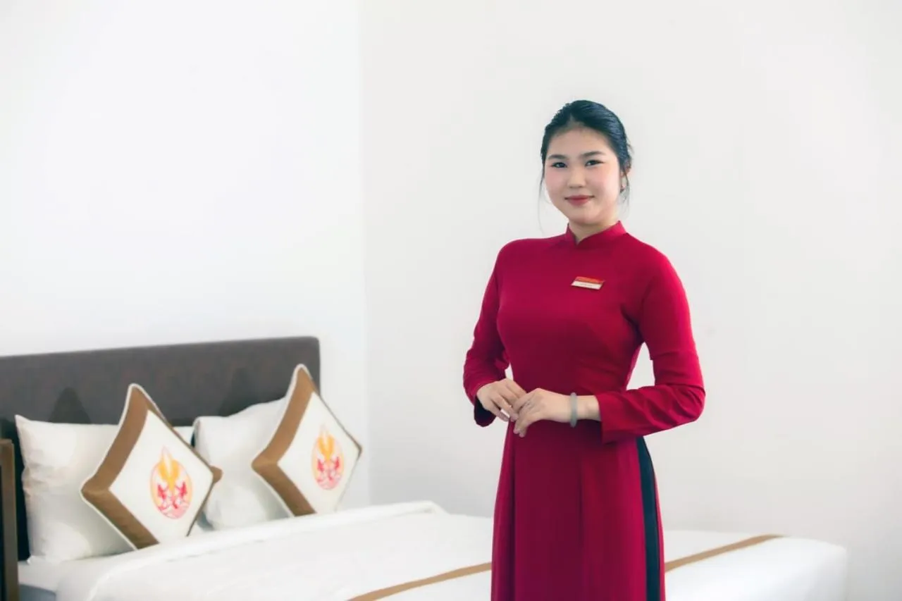Staff, Bed in THE RICE HOTEL Nong Thon Dai Viet 131 Bui Vien