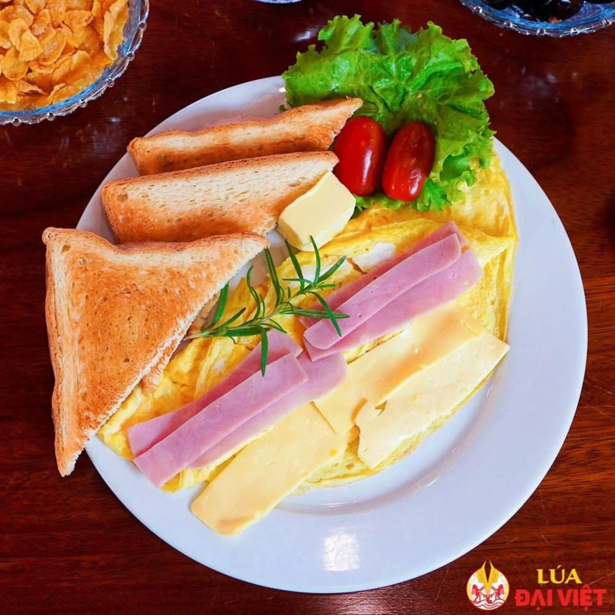 Restaurant/places to eat in THE RICE HOTEL Nong Thon Dai Viet 131 Bui Vien