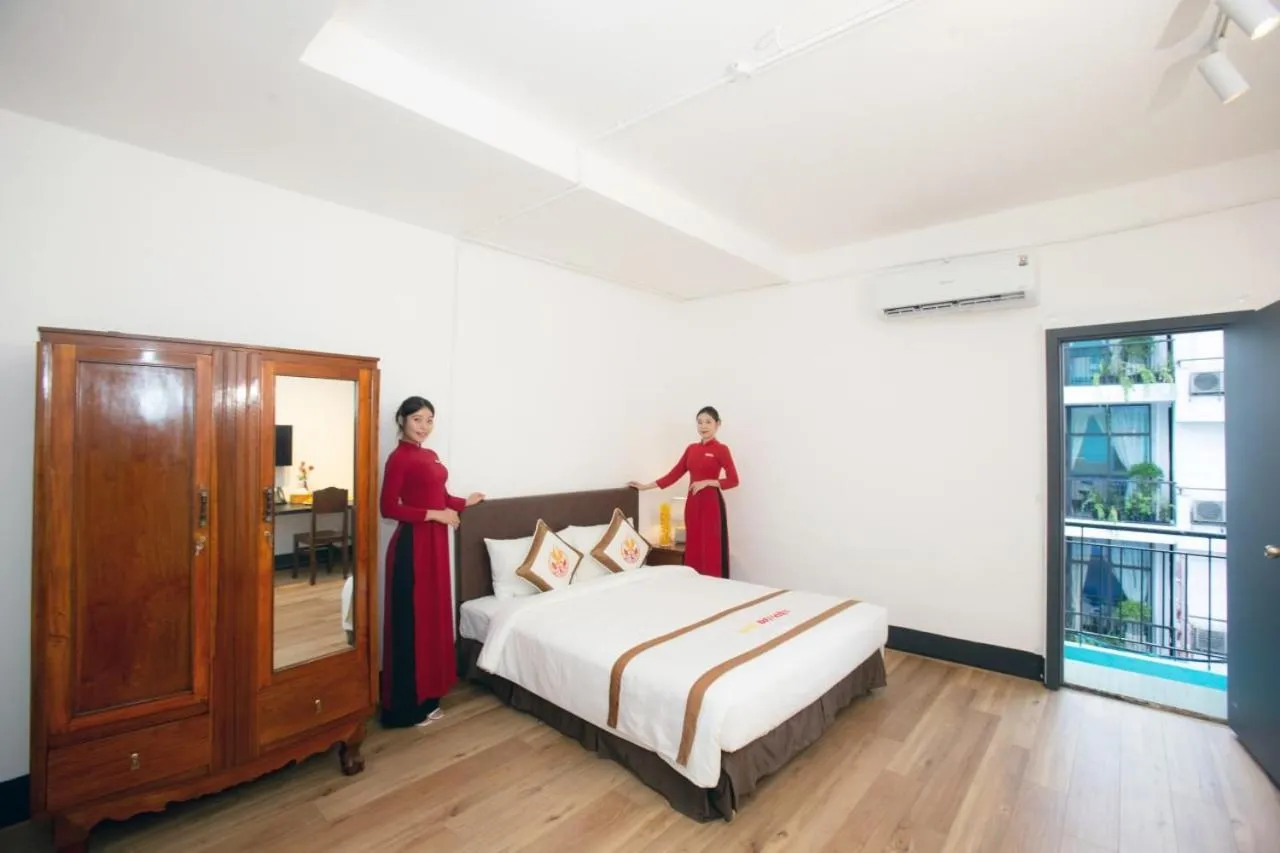 Staff, Bed in THE RICE HOTEL Nong Thon Dai Viet 131 Bui Vien