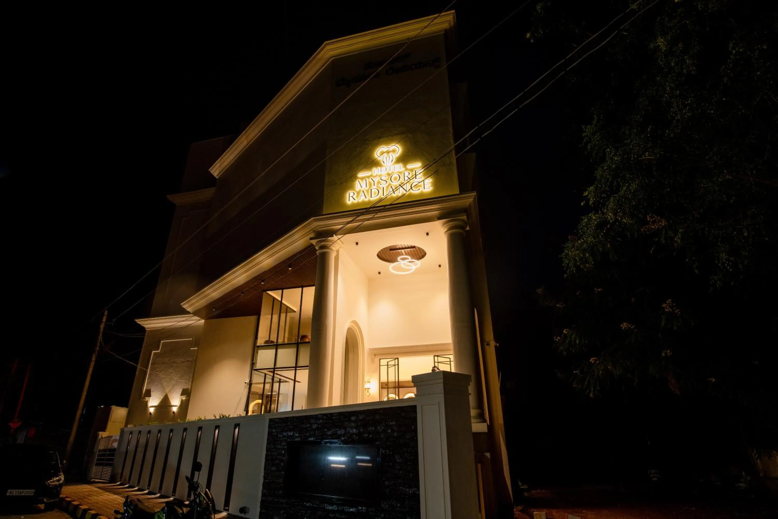 Facade/entrance in Hotel Mysore Radiance