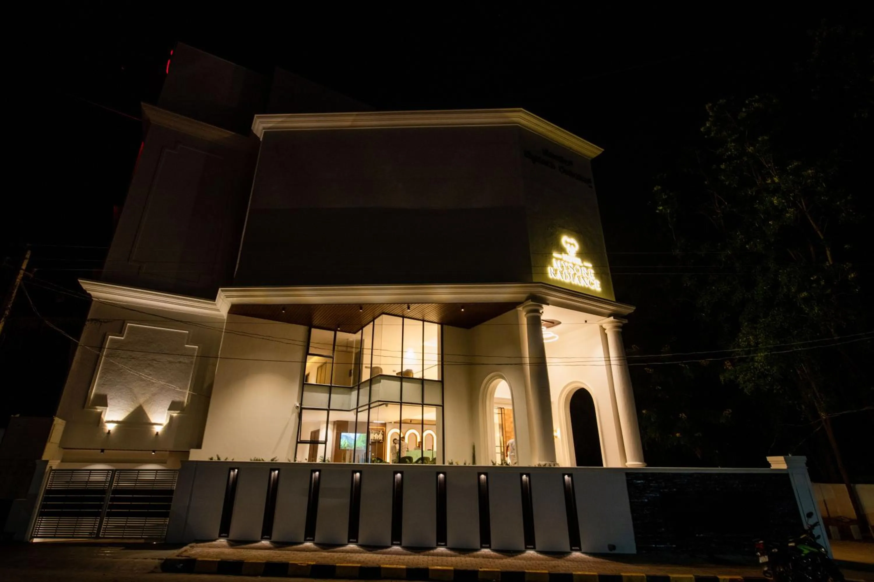 Facade/entrance in Hotel Mysore Radiance