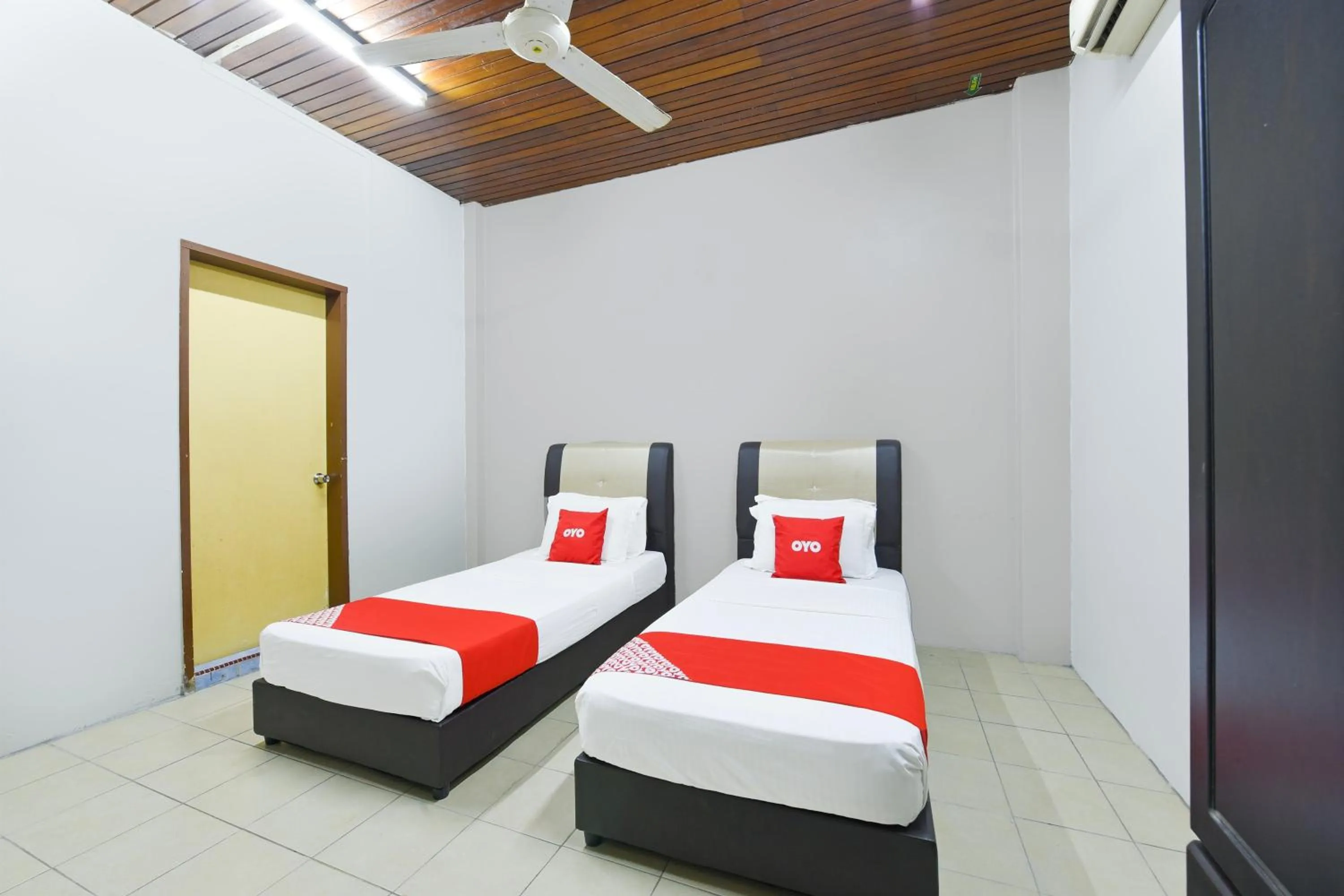 Bedroom in OYO 91052 Hotel Kenangan