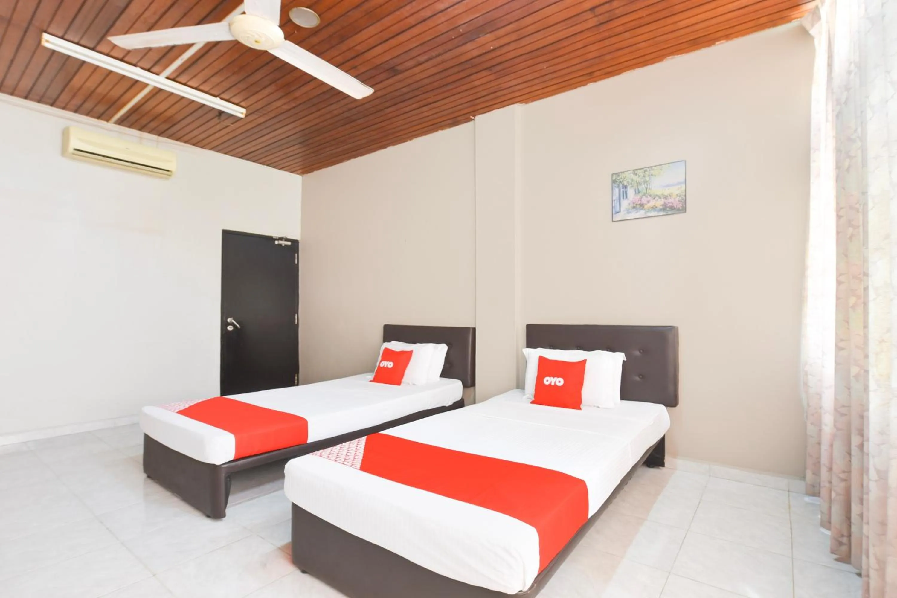 Bedroom in OYO 91052 Hotel Kenangan