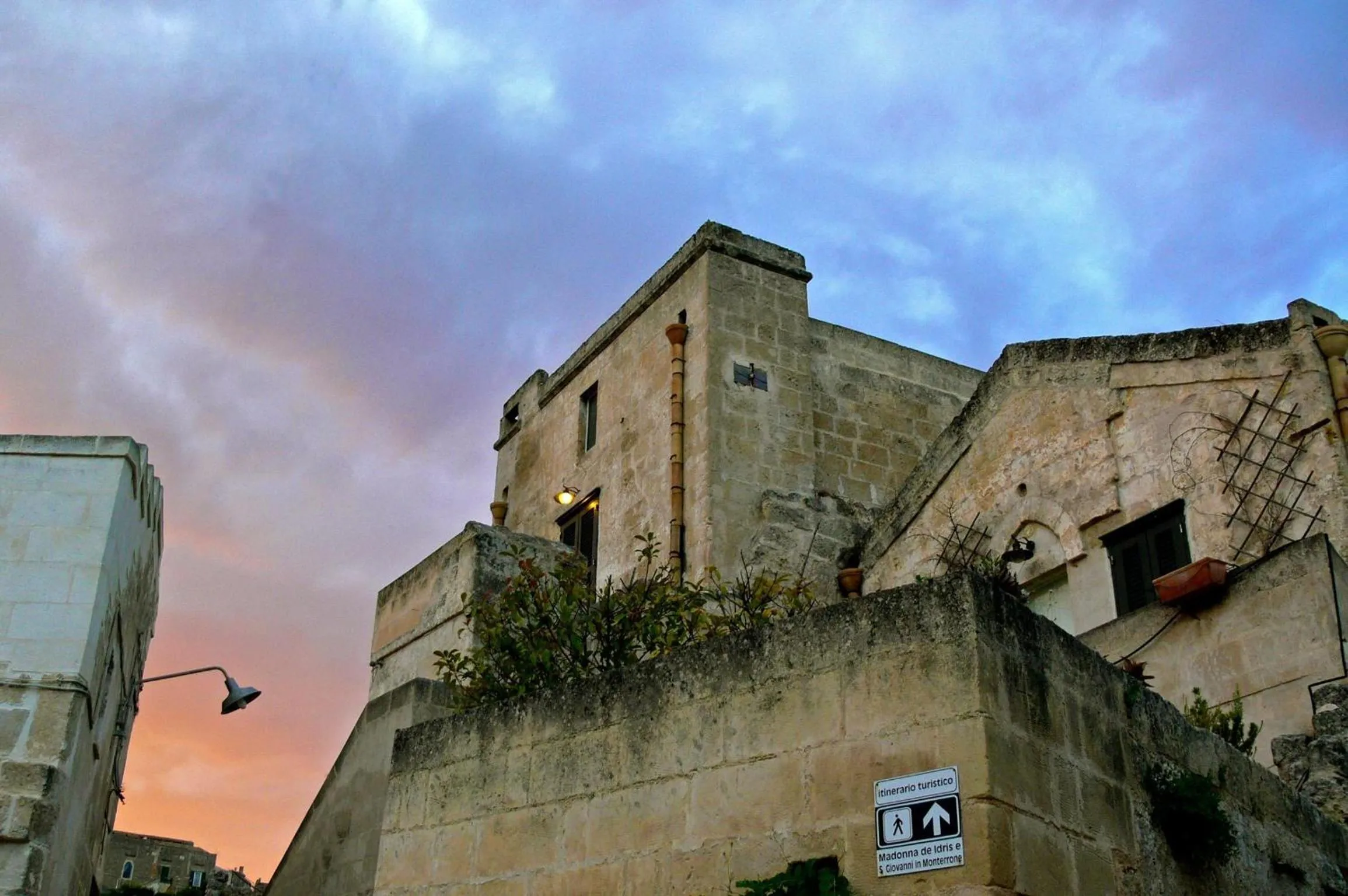 Facade/entrance in Il Sasso e la Seta