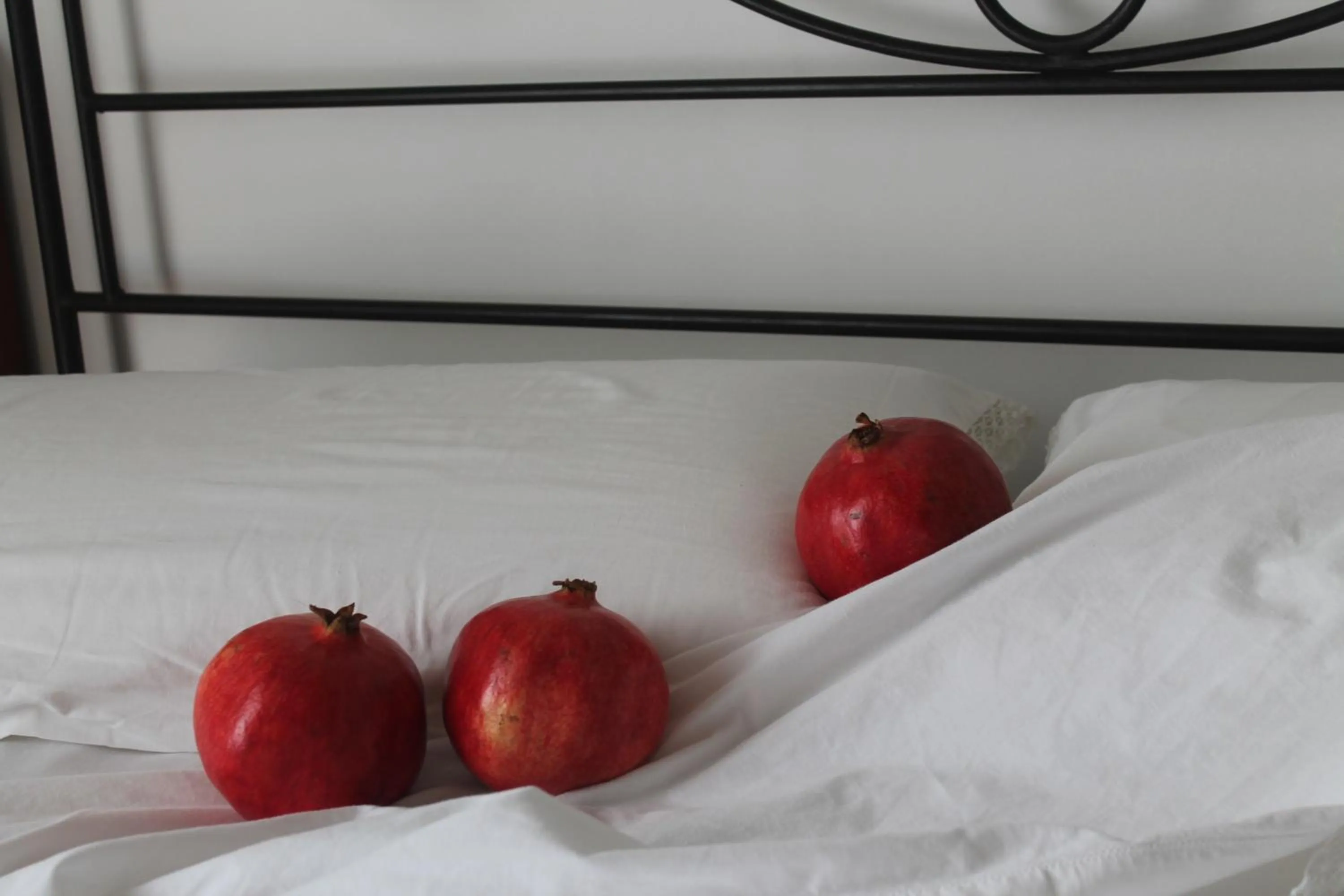 Decorative detail, Bed in Il Sasso e la Seta