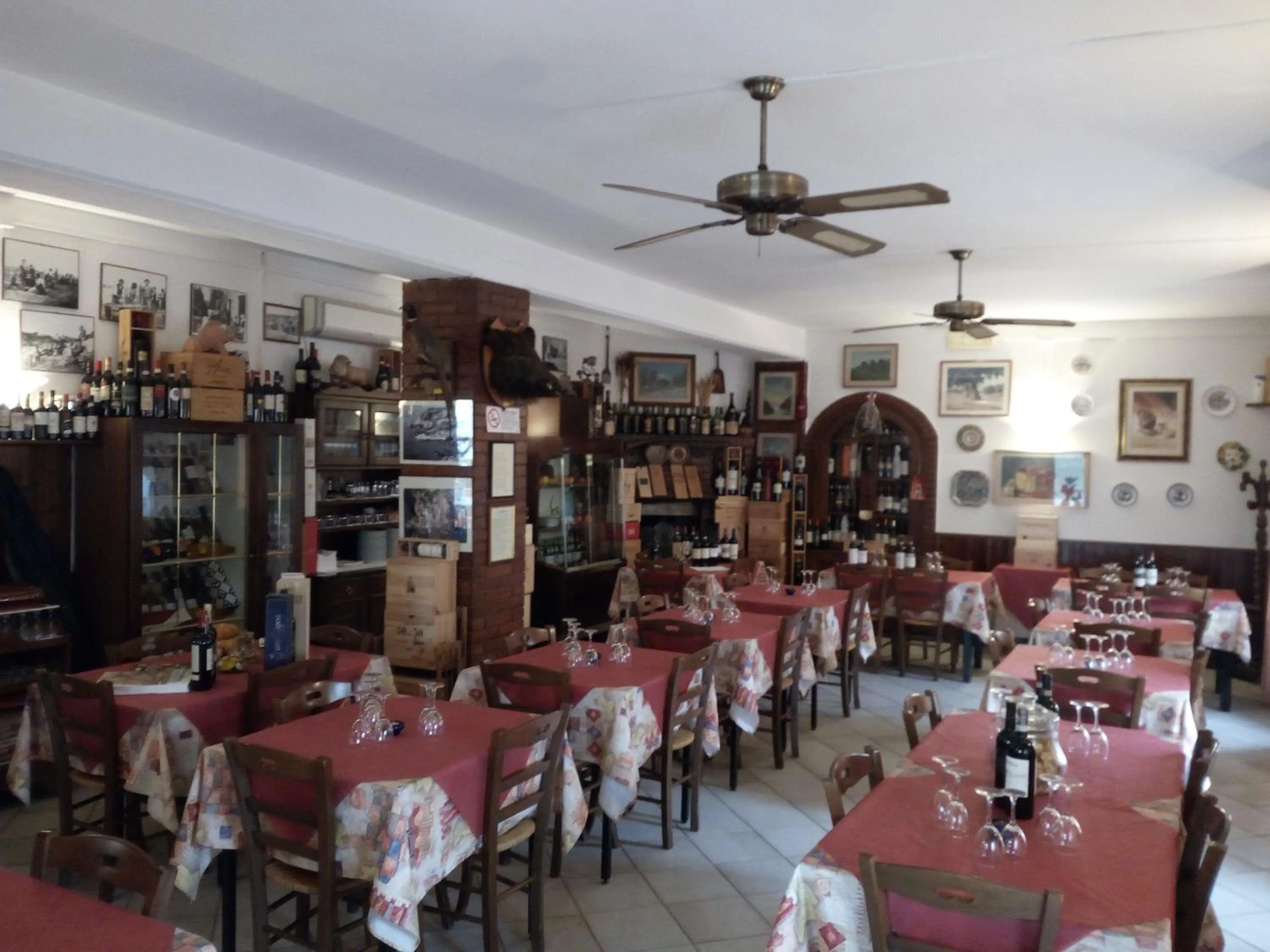 Restaurant/places to eat in Hotel Lea