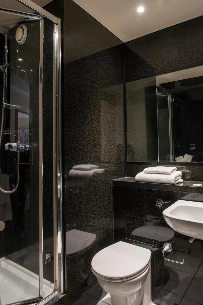 Bathroom in St Giles London – A St Giles Hotel