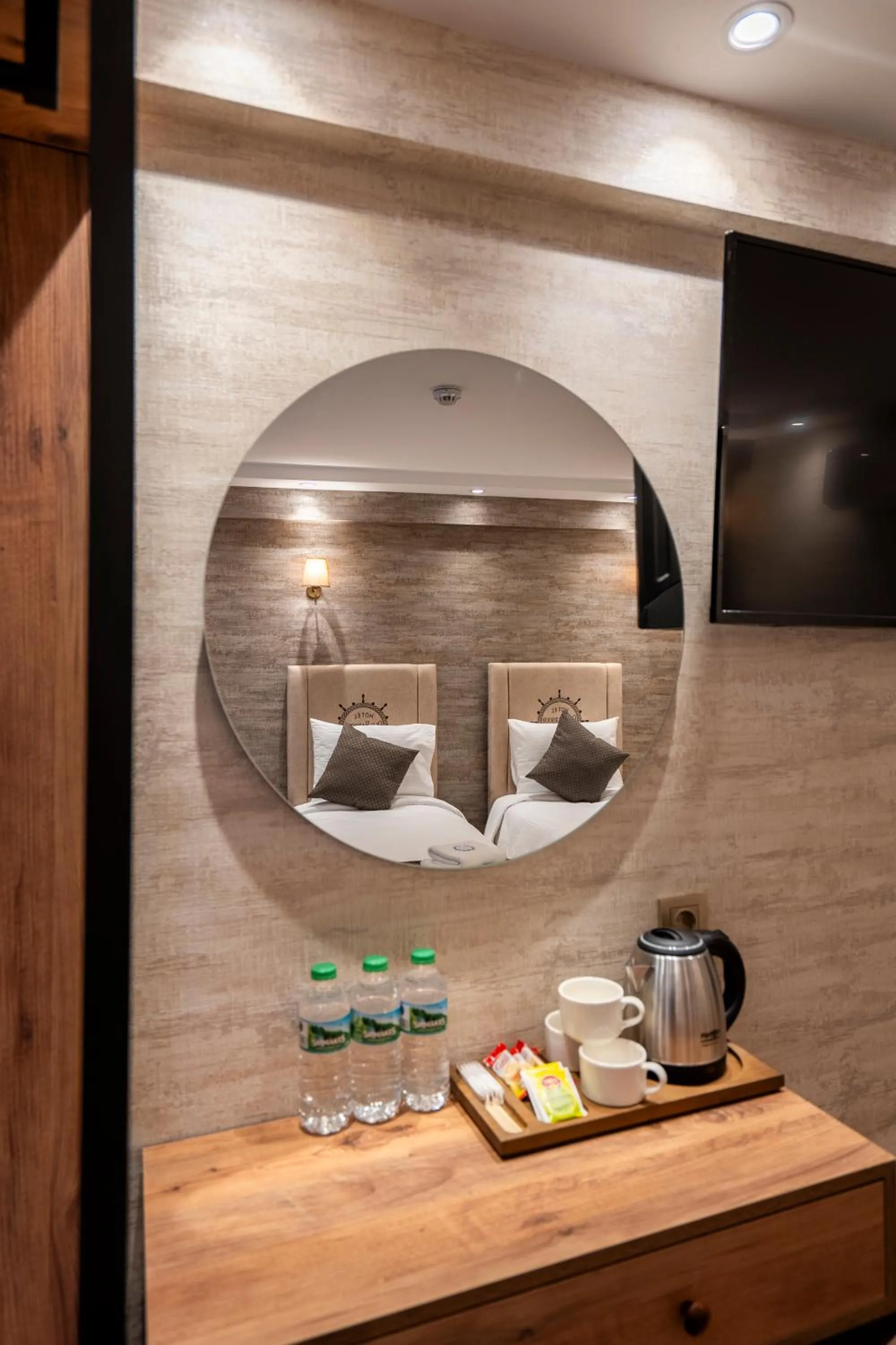 Drinks, Bed in Old Harbour Hotel istanbul