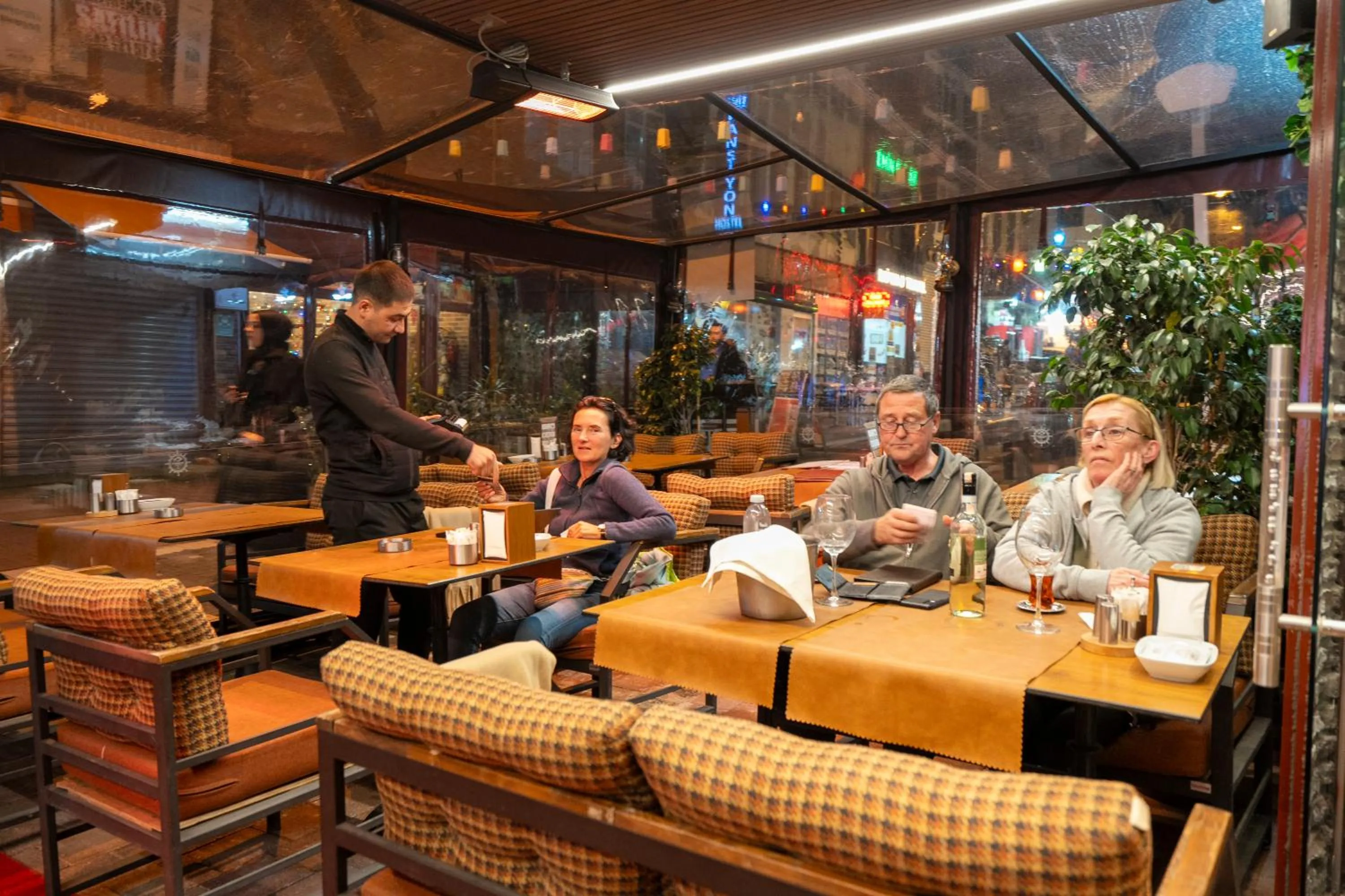 Restaurant/places to eat in Old Harbour Hotel istanbul