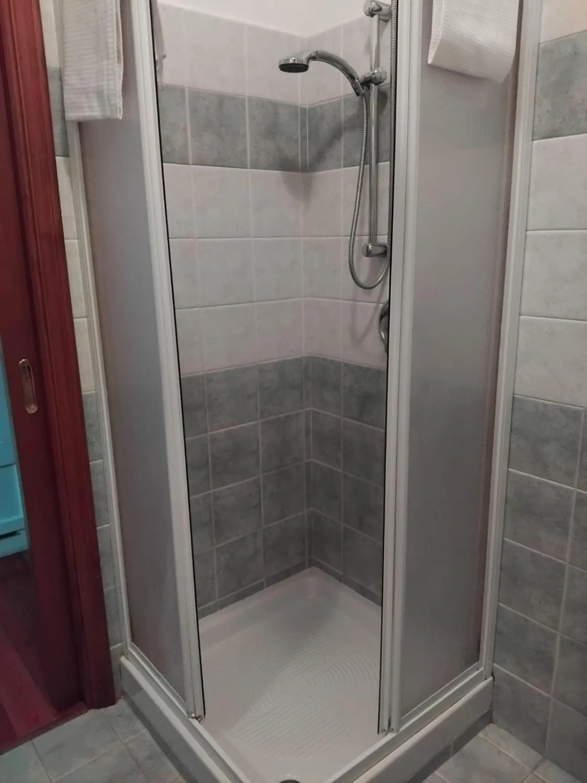 Shower in Hotel Turano