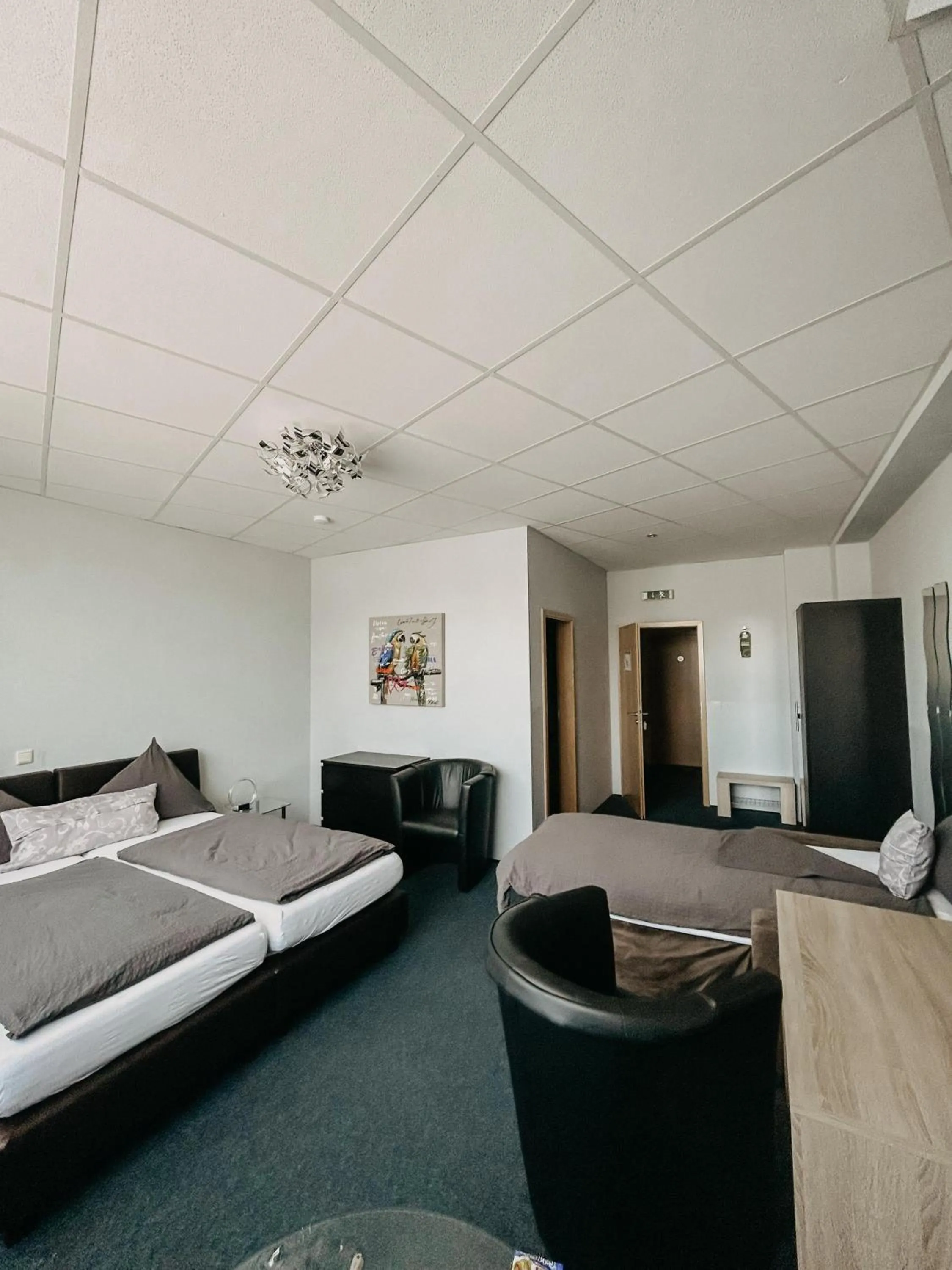 Photo of the whole room, Bed in Komm' In Hotel