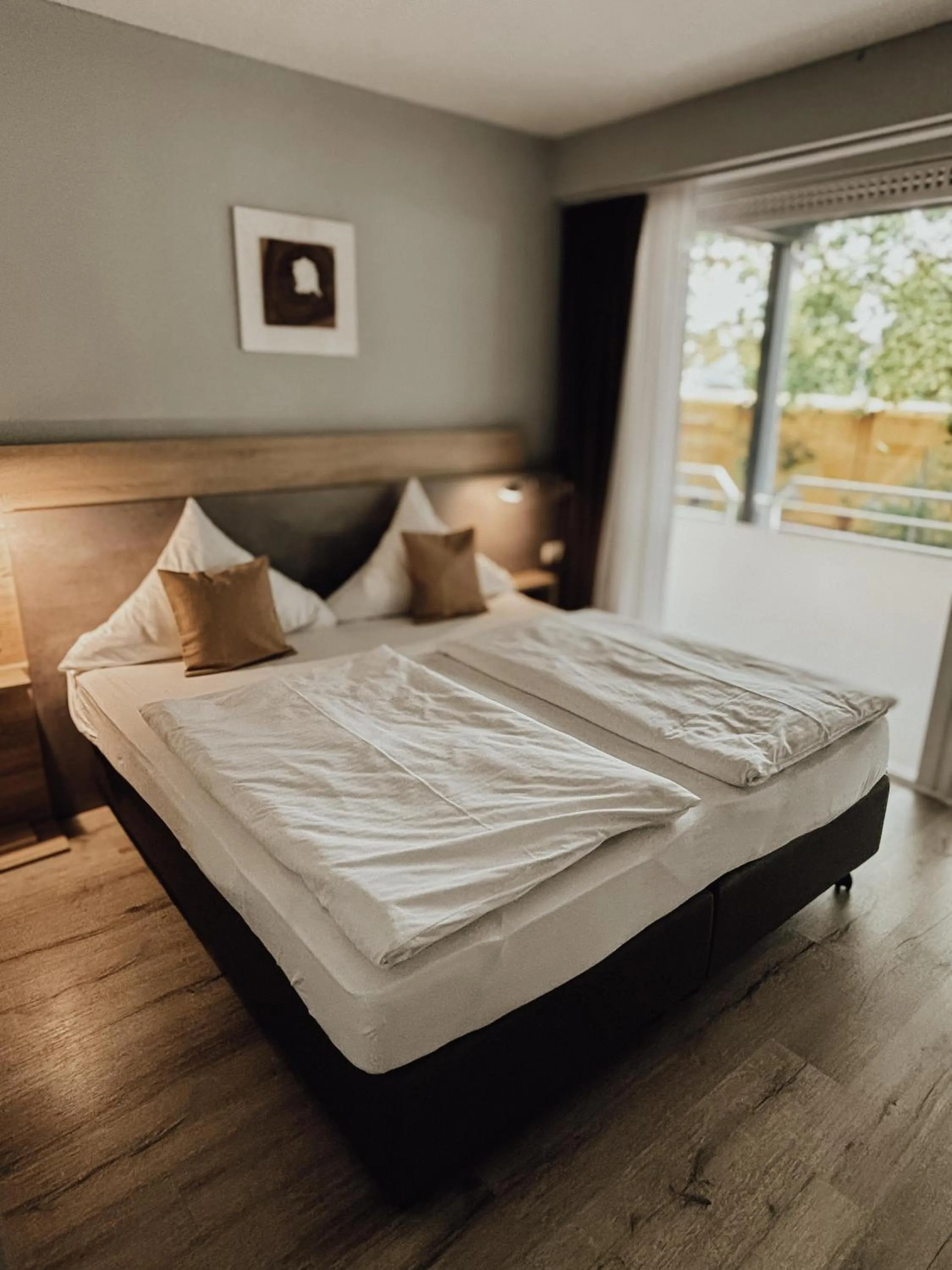 Photo of the whole room, Bed in Komm' In Hotel