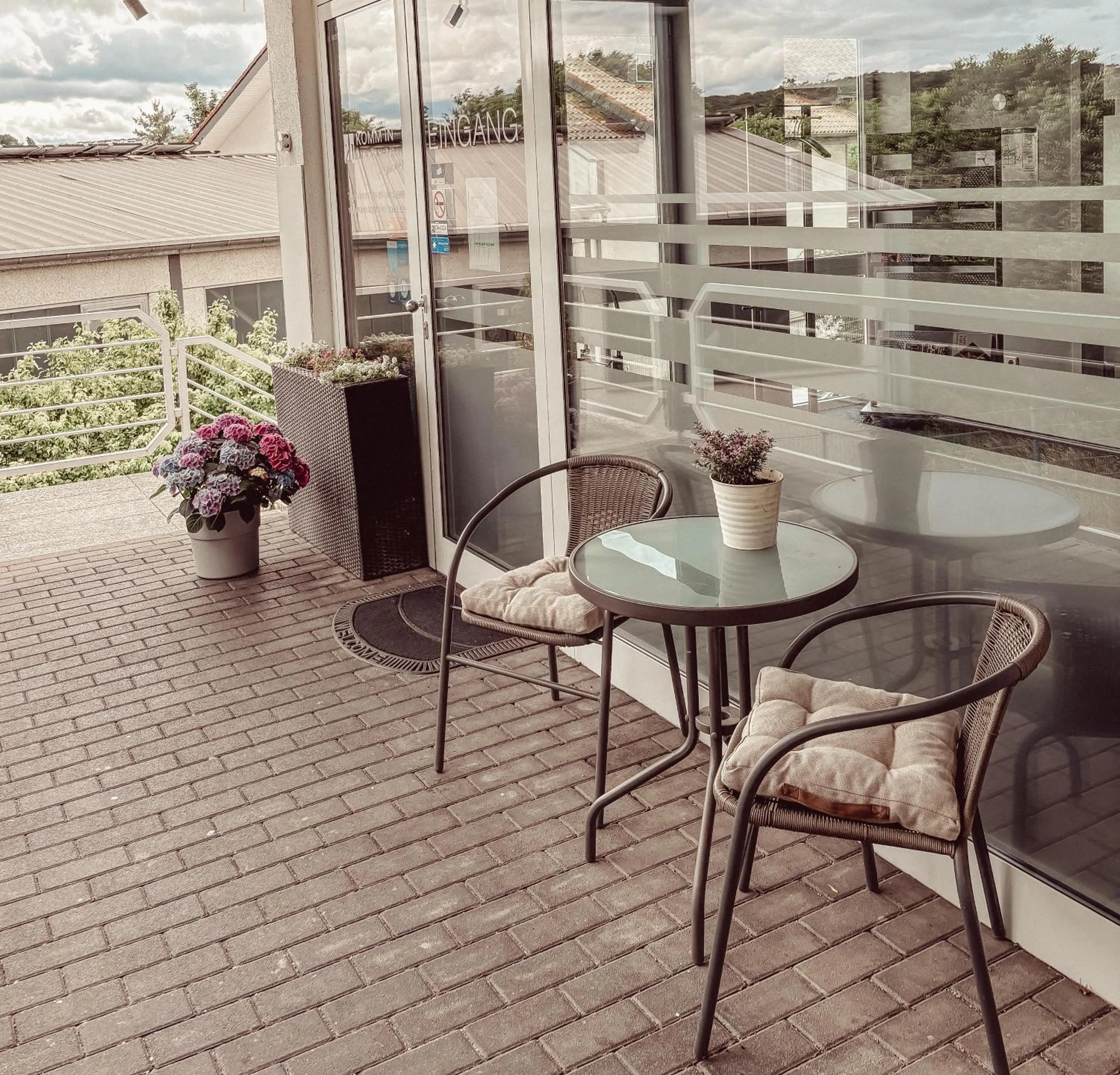 Seating area in Komm' In Hotel