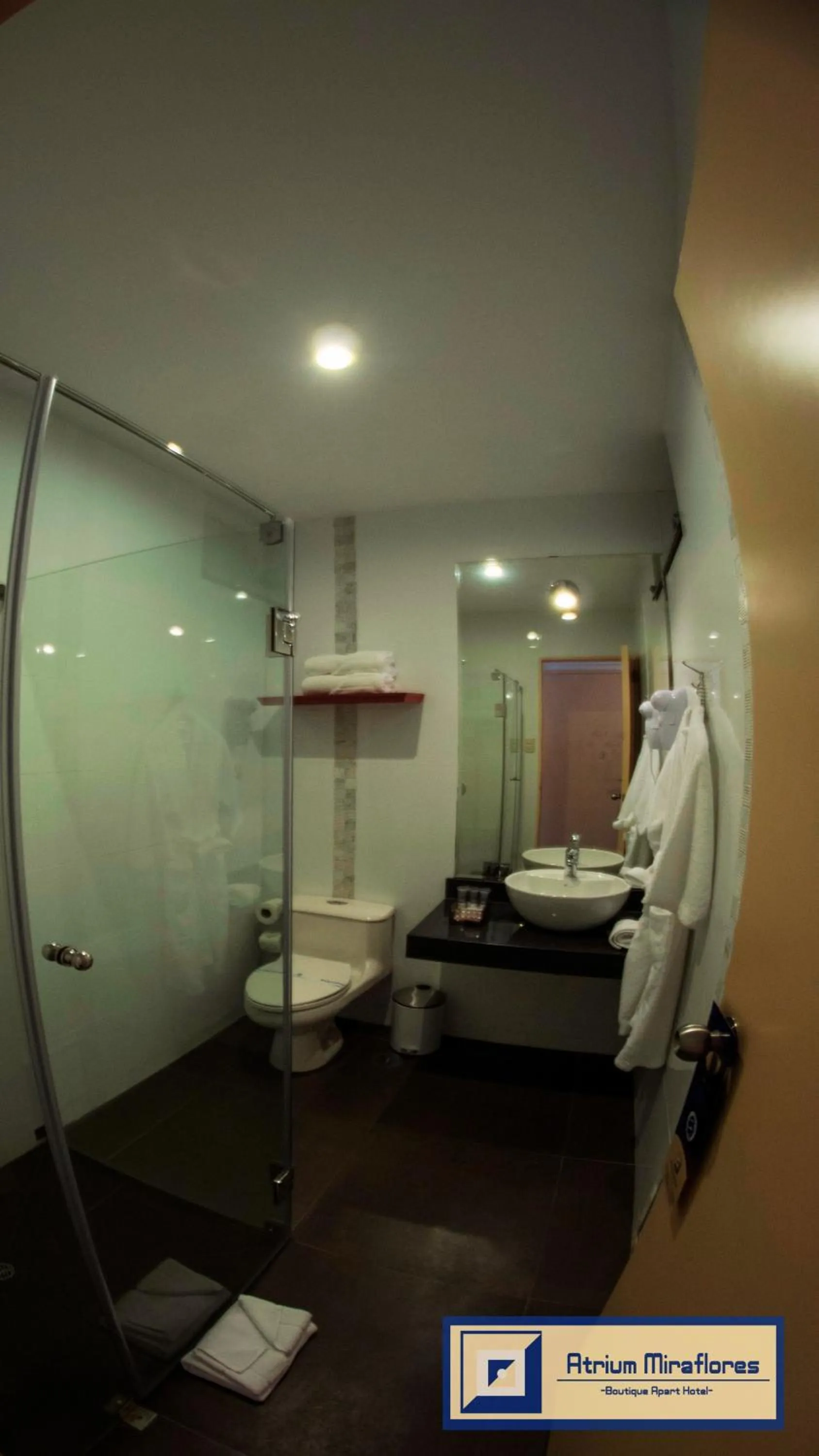 Shower in Atrium Miraflores Hotel