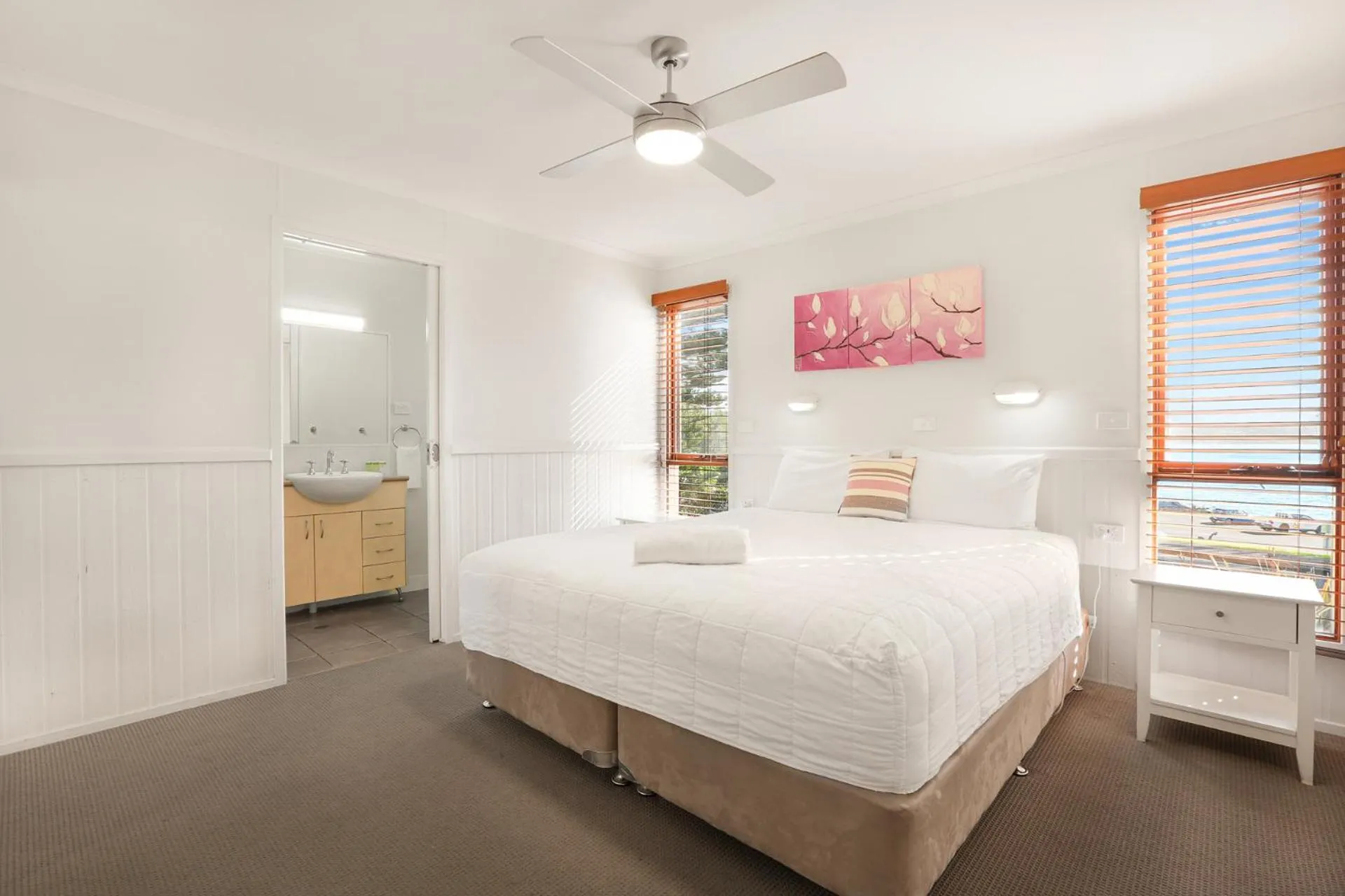 Bed in Kiama Harbour Cabins