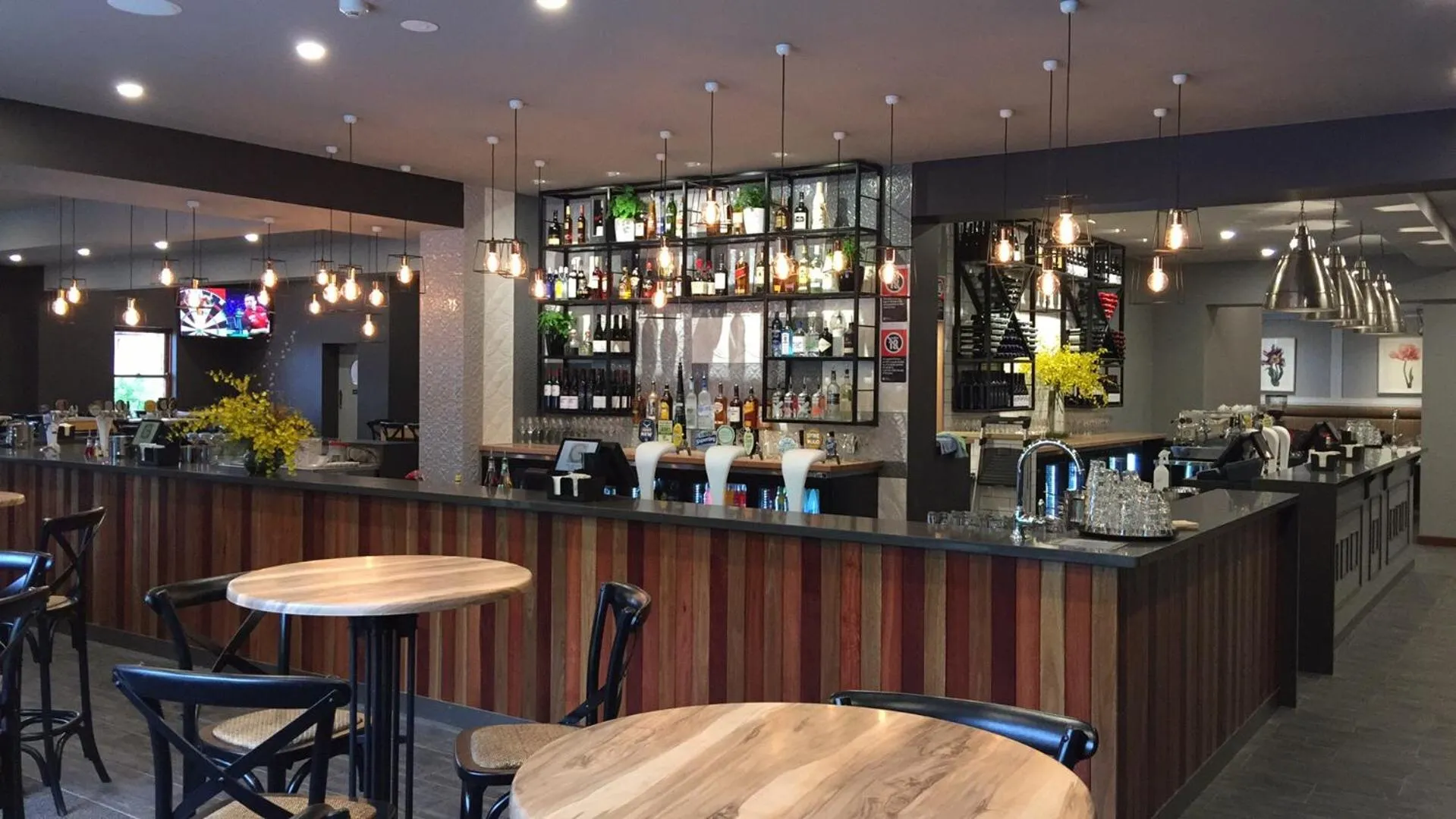 Lounge or bar in The George Hotel Bathurst