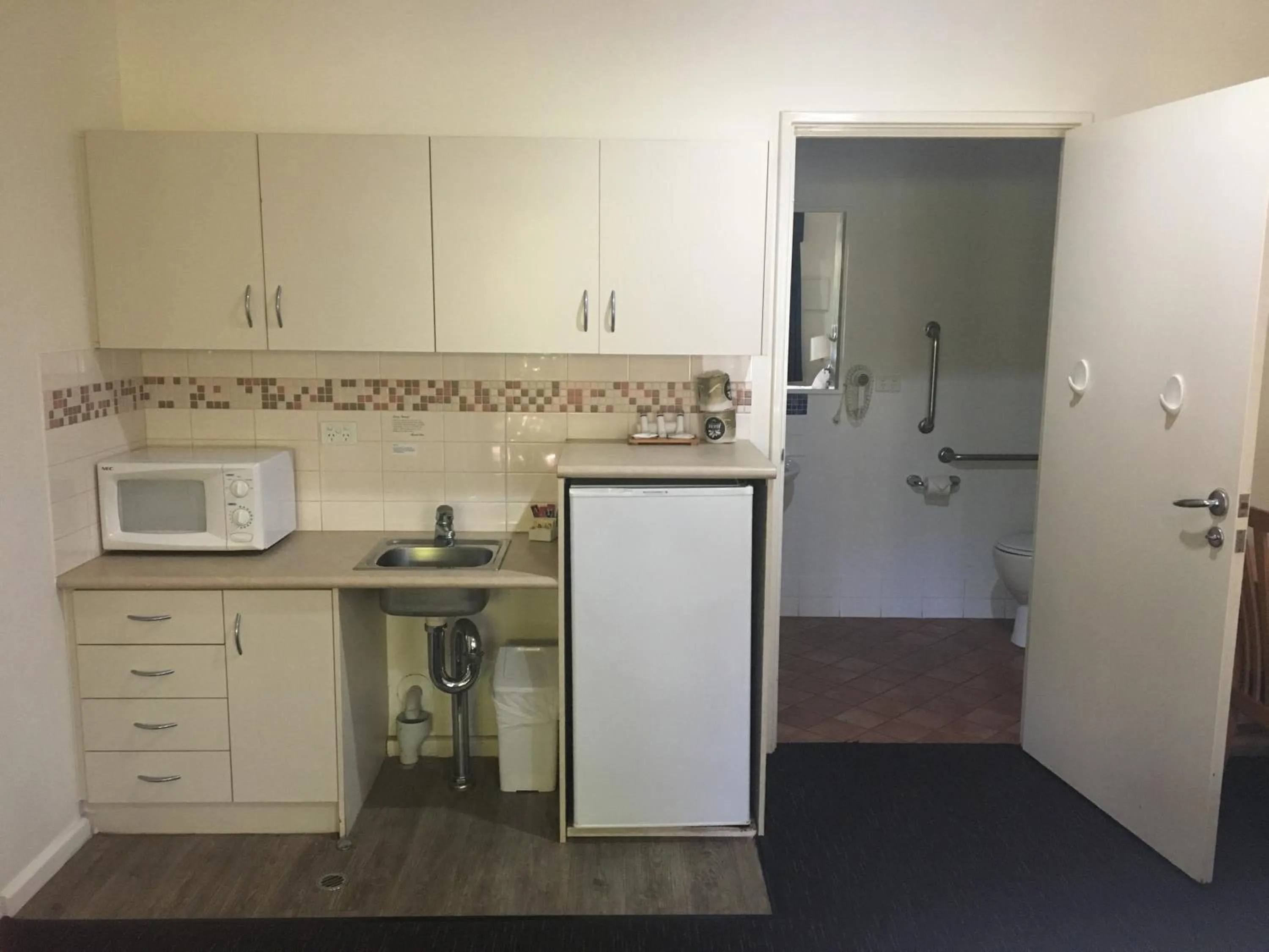 Kitchen or kitchenette in Karratha Central Apartments