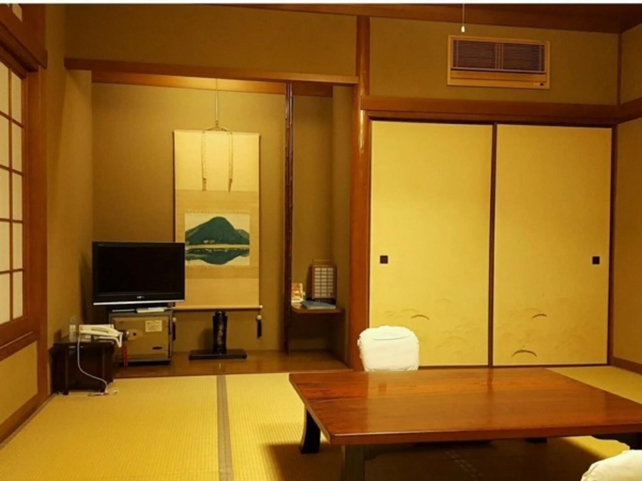 Photo of the whole room in Tsukimotoya Ryokan
