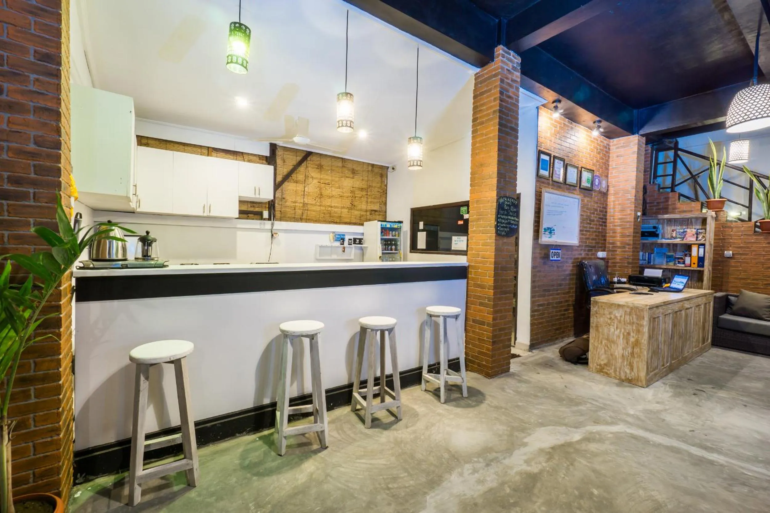 Lounge or bar in Nyuh Gading Home Stay