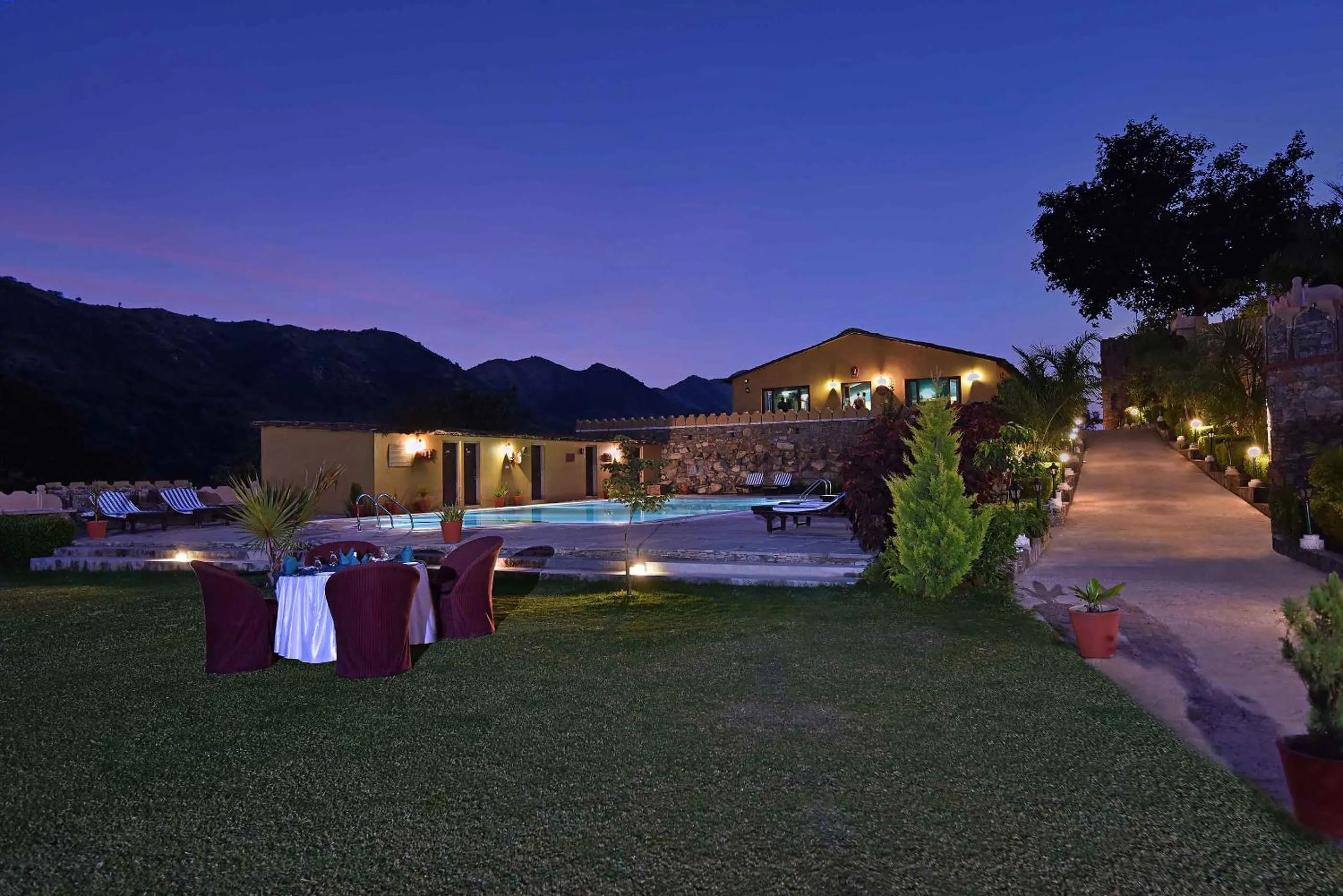 Swimming pool in Kumbhalgarh Safari Camp by Trulyy