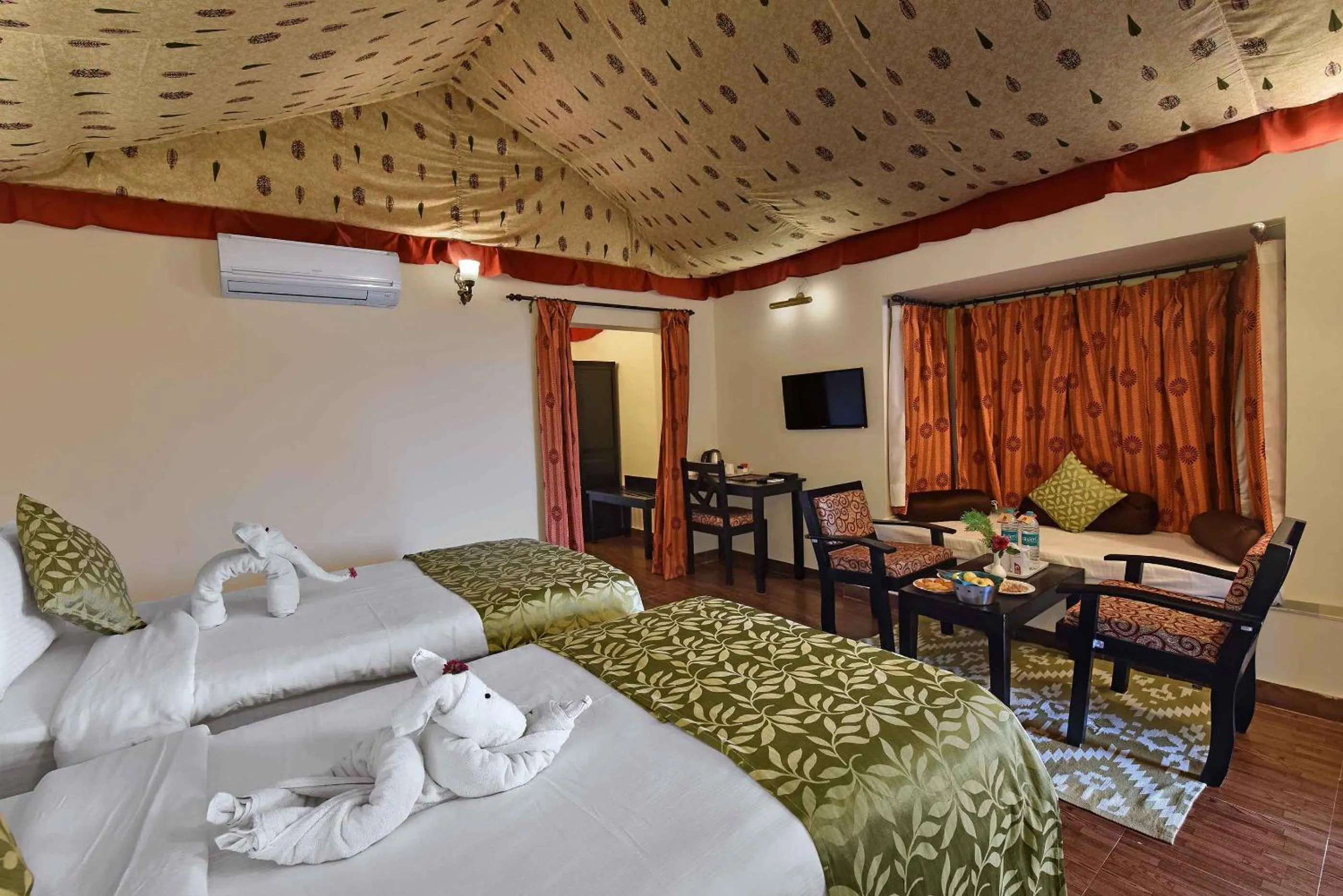 Photo of the whole room, Bed in Kumbhalgarh Safari Camp by Trulyy