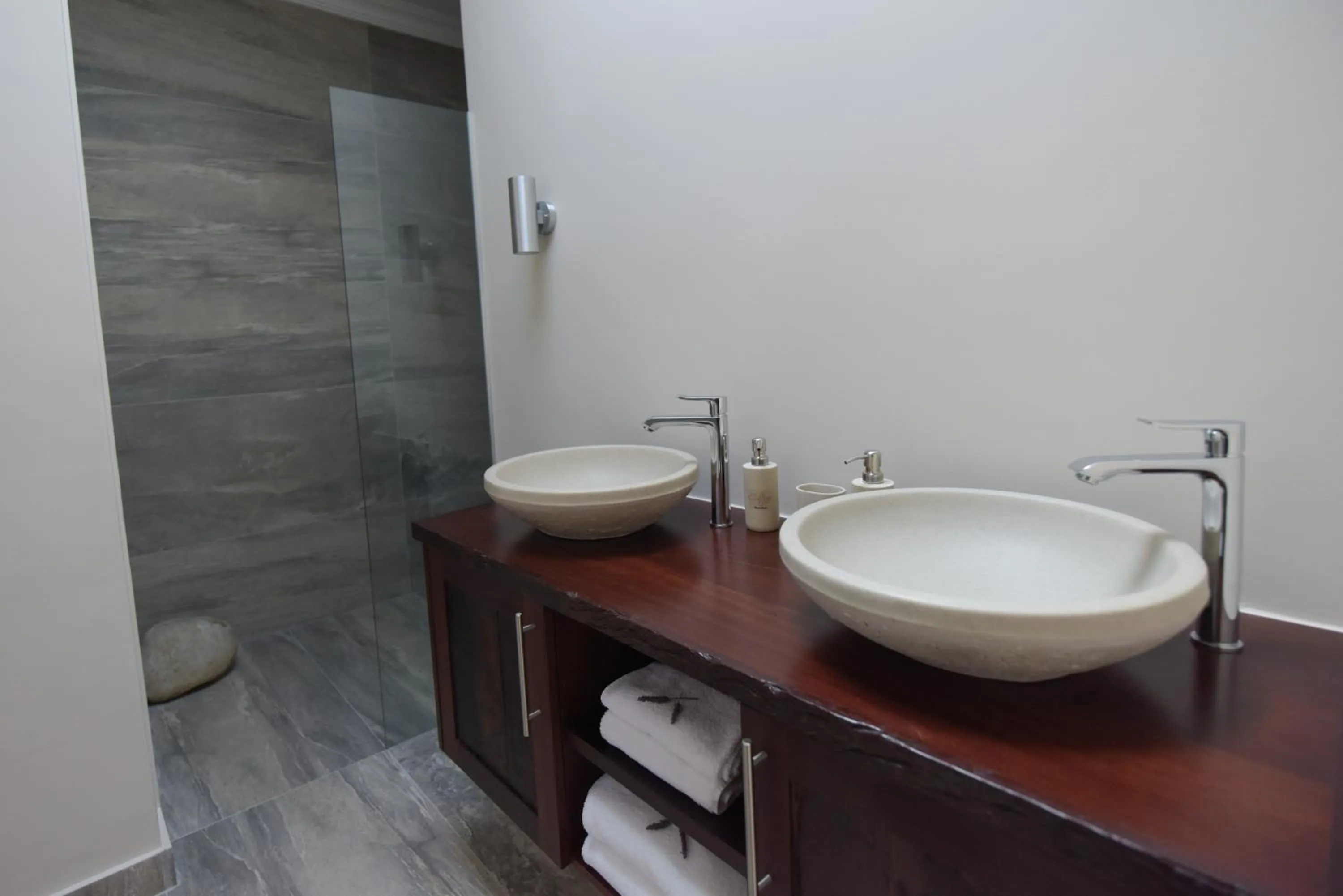 Toilet in Cultivar Boutique Hotel