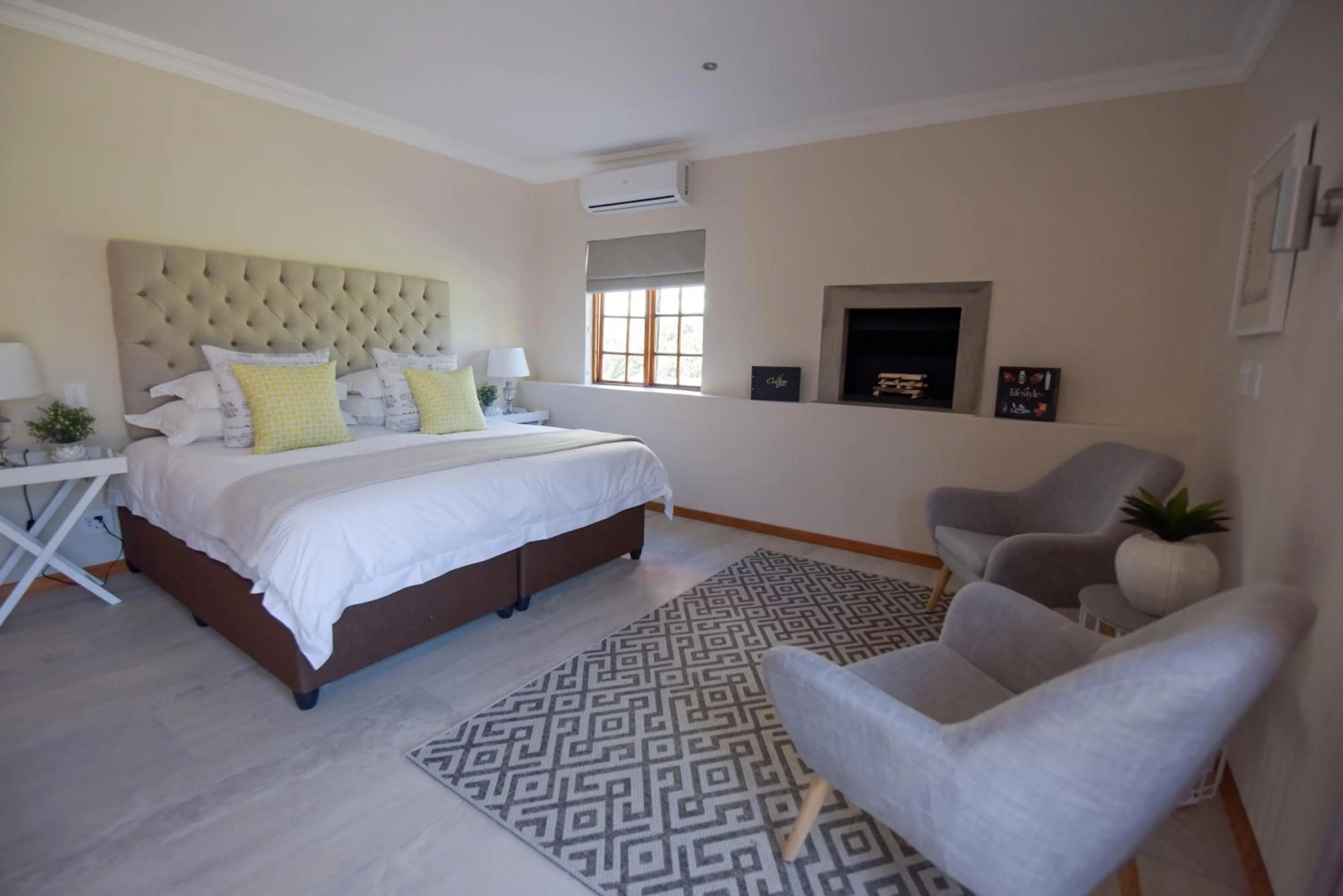 Photo of the whole room, Bed in Cultivar Boutique Hotel