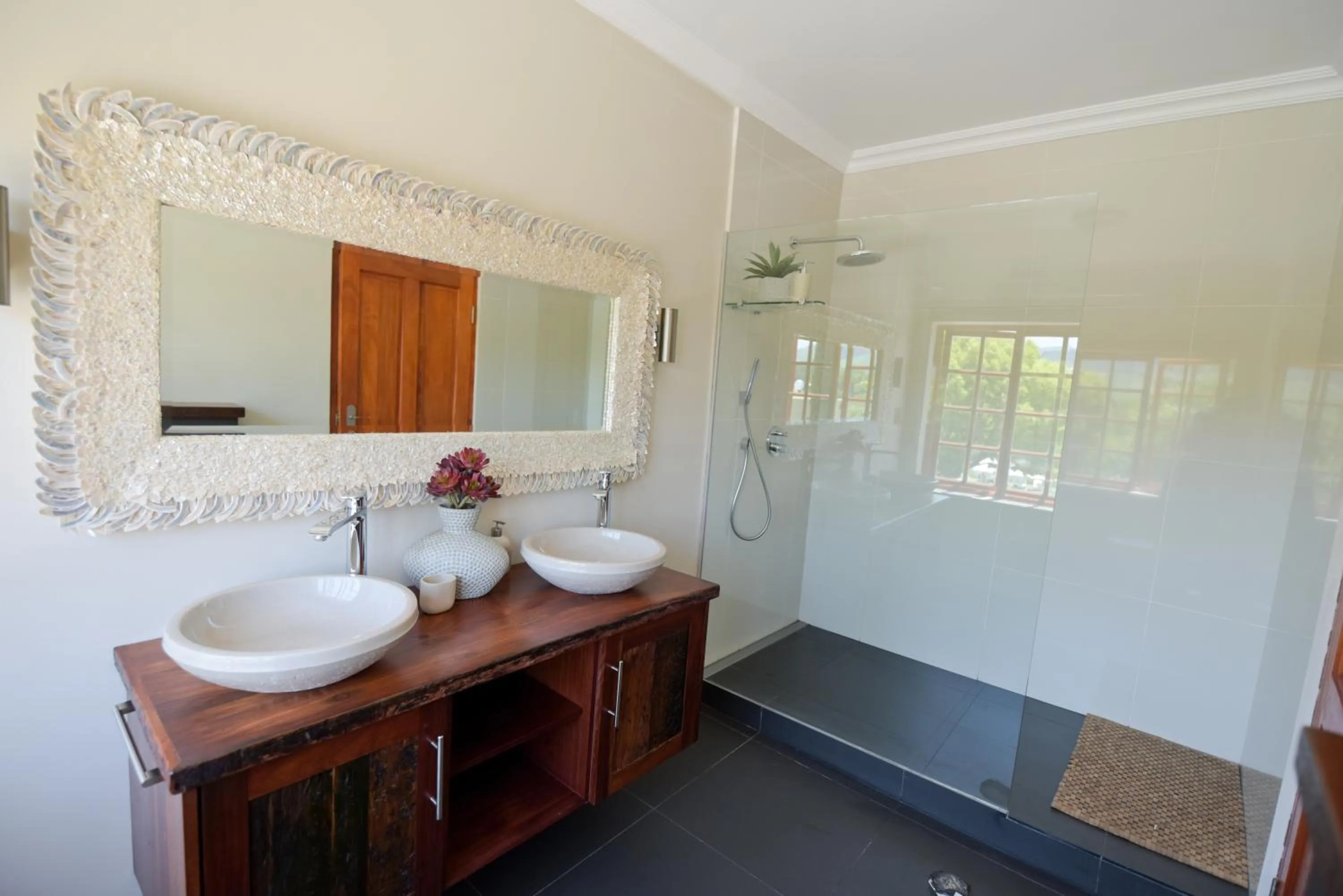 Shower in Cultivar Boutique Hotel