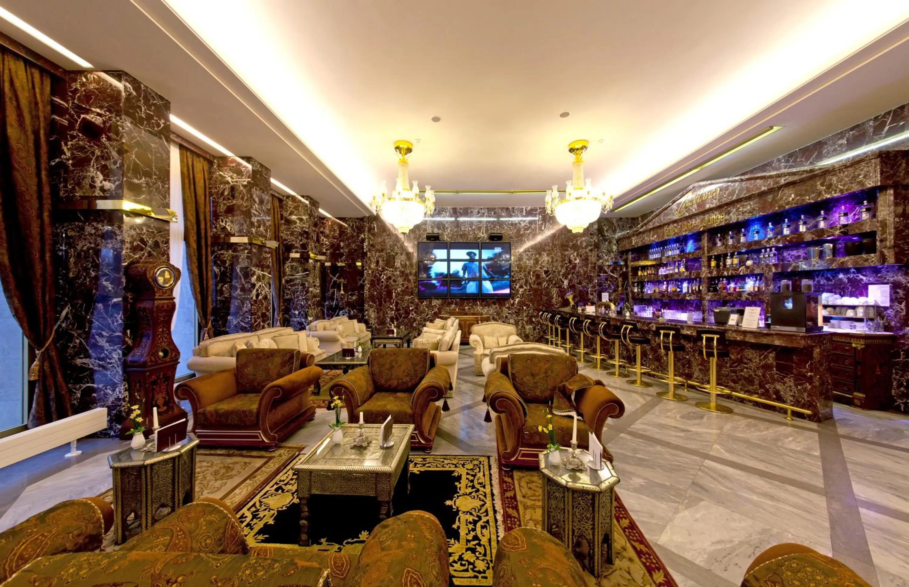 Communal lounge/ TV room in Hotel Excelsior Dortmund Hauptbahnhof