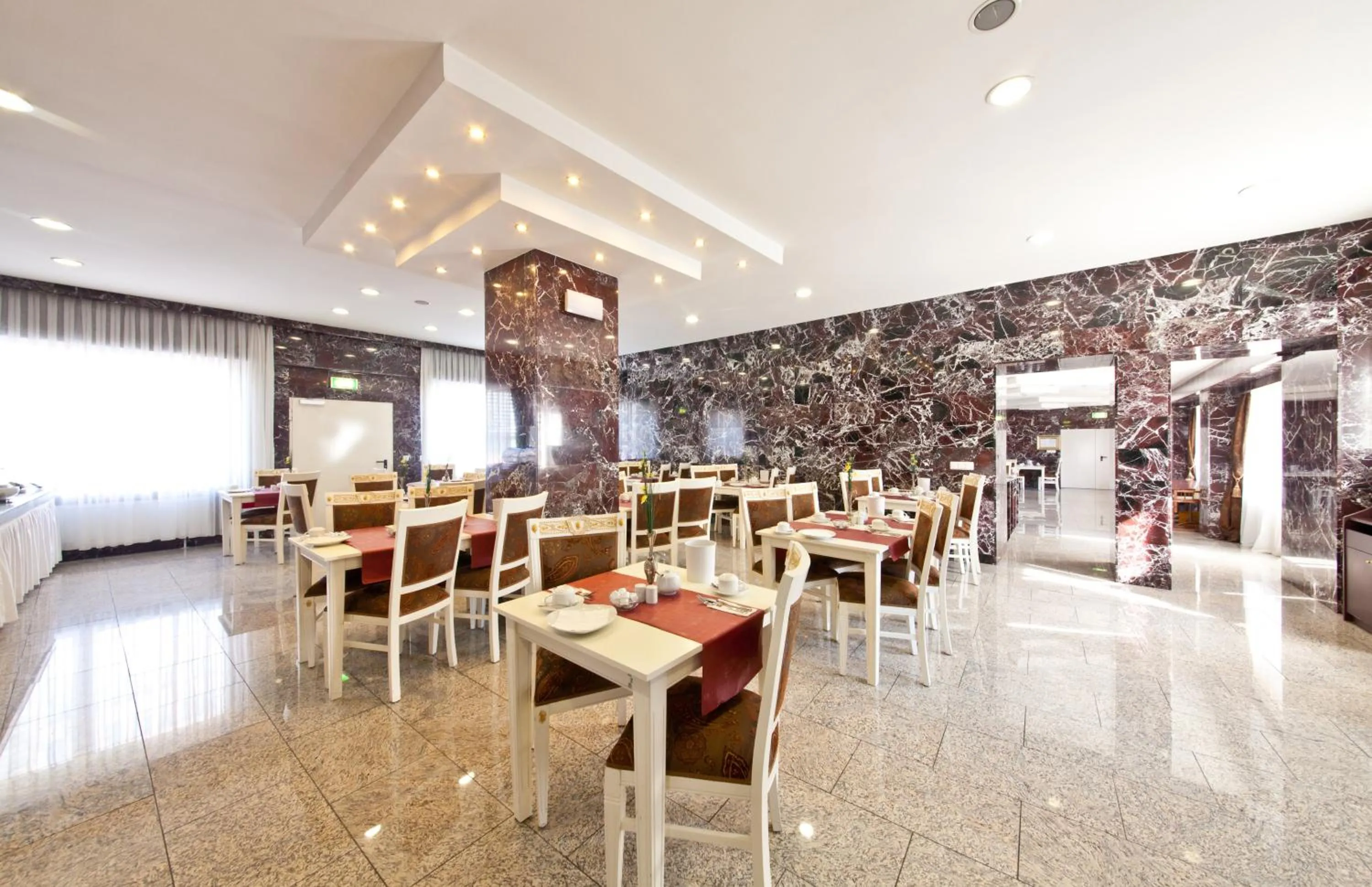 Restaurant/places to eat in Hotel Excelsior Dortmund Hauptbahnhof