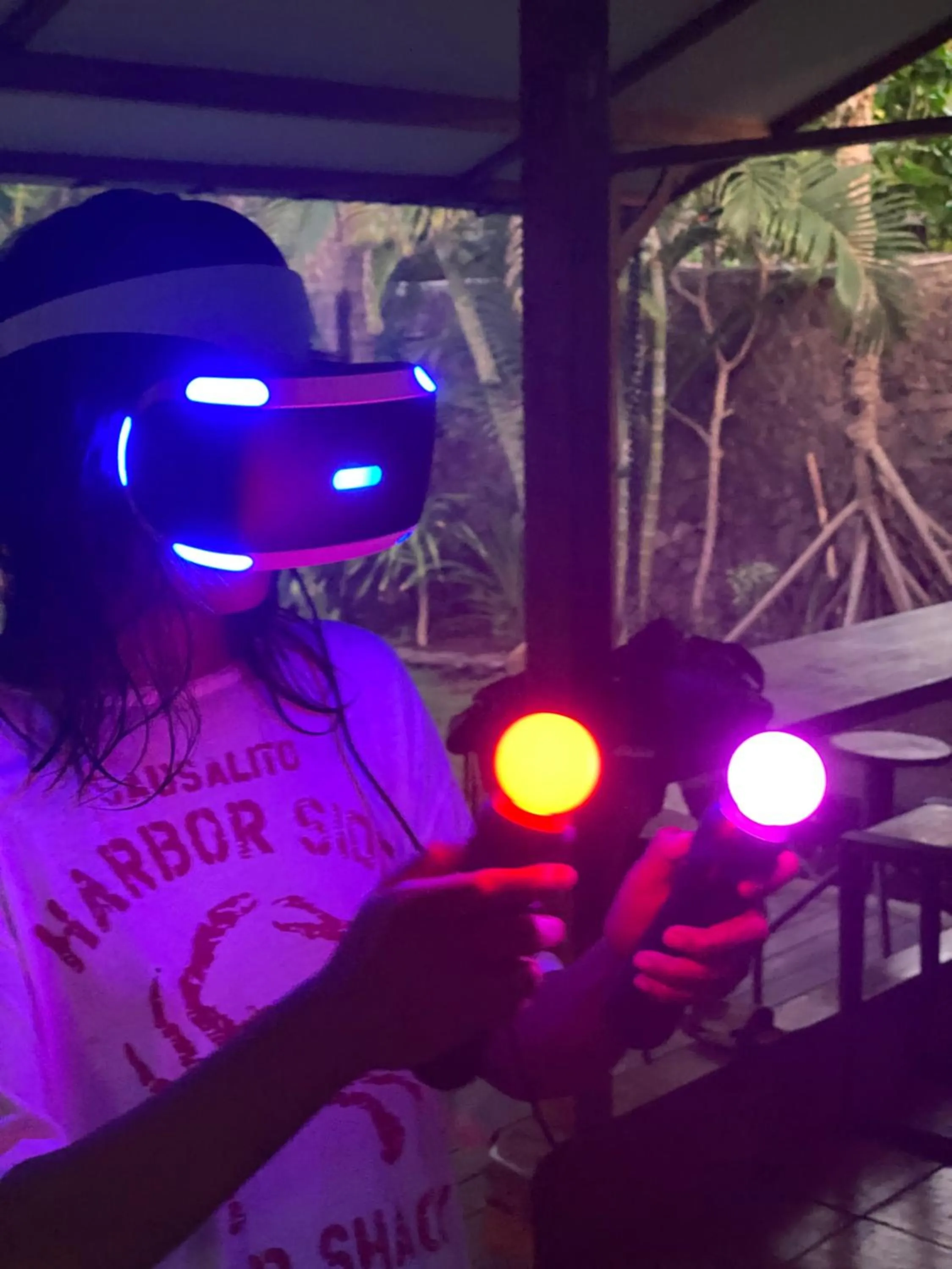 Evening entertainment in Villa Bhuvana with private swimming pool