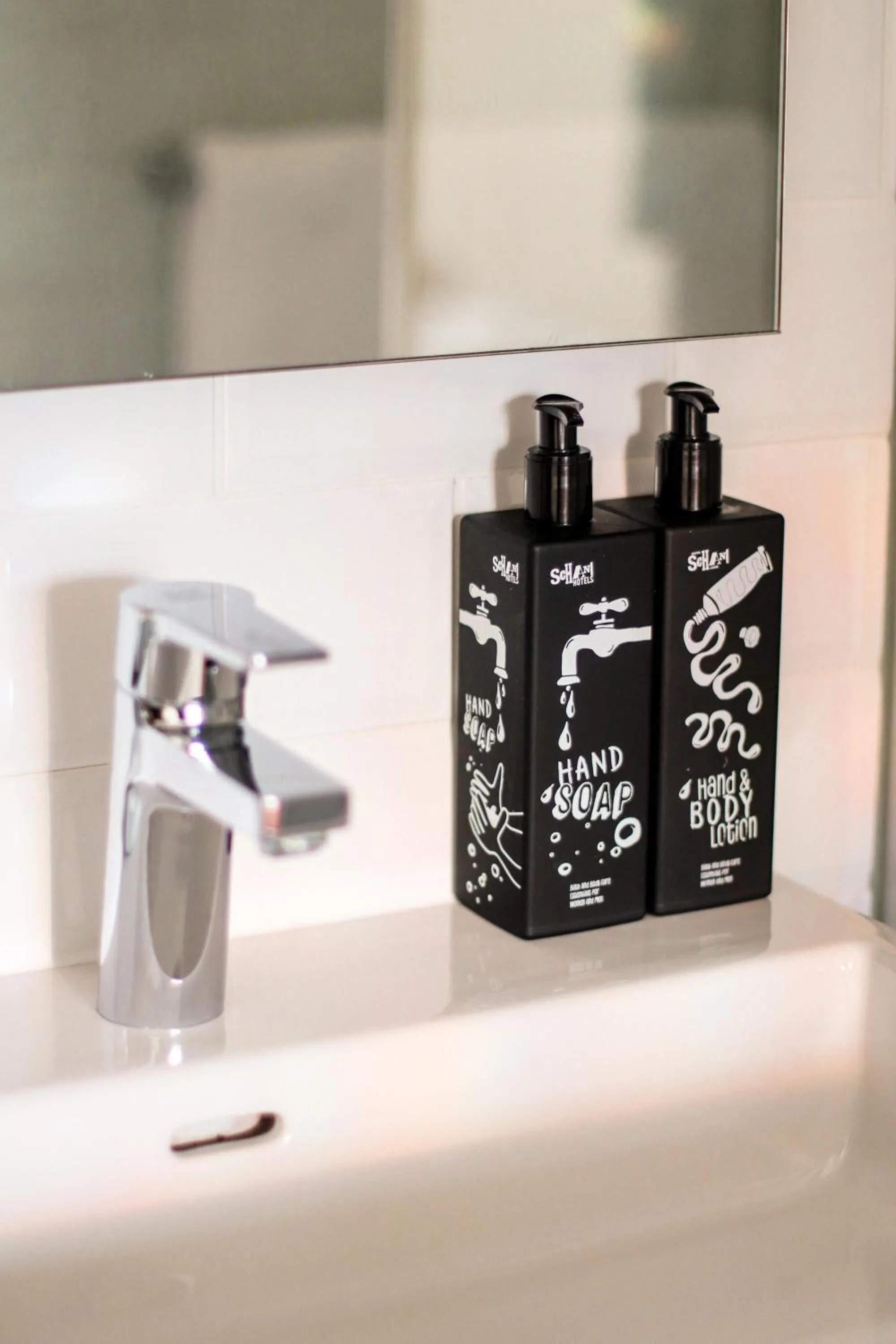 Bathroom in Hotel Schani Wien Hauptbahnhof