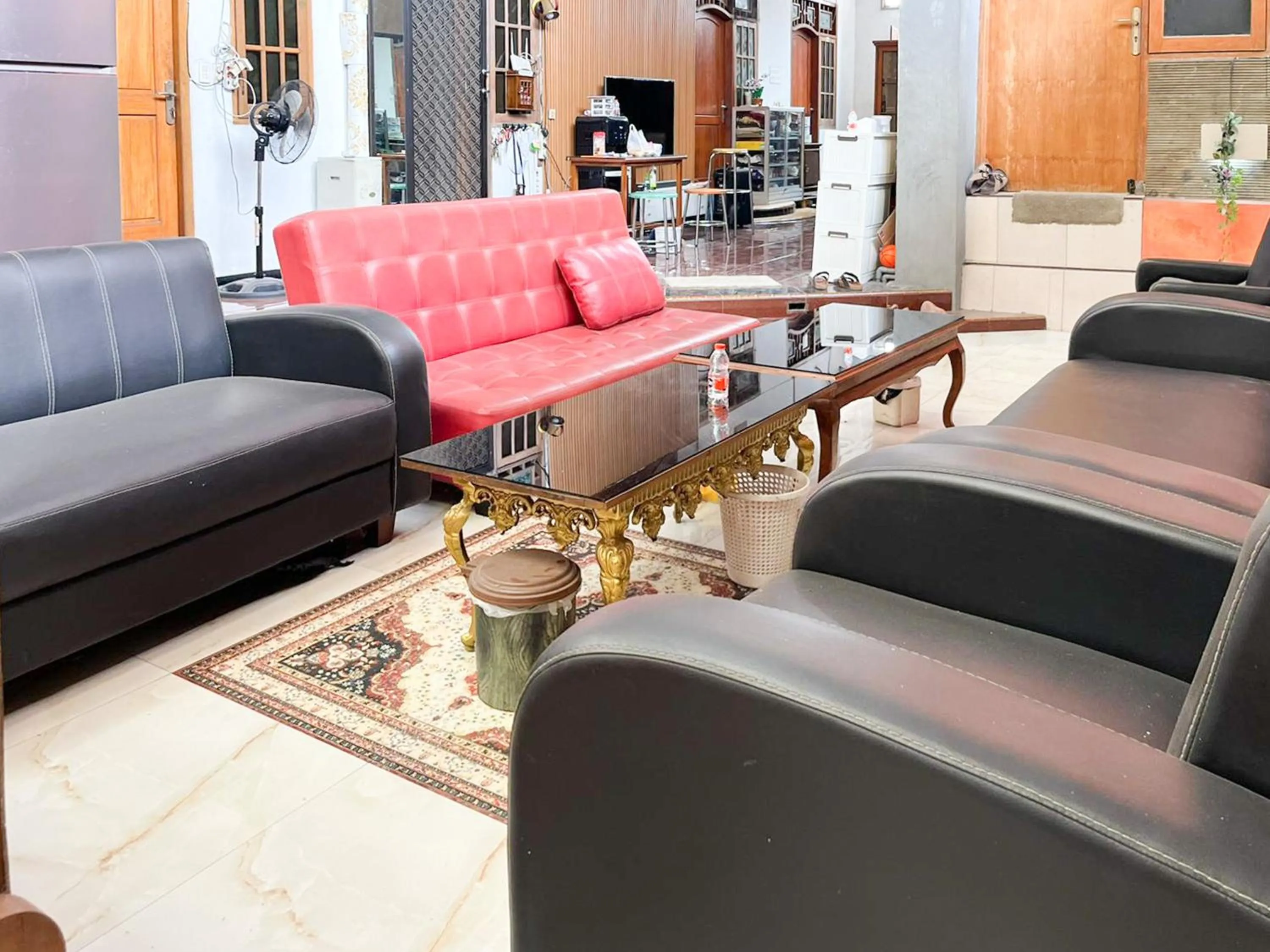 Lobby or reception in RedDoorz Syariah Near Alun-Alun Tulungagung